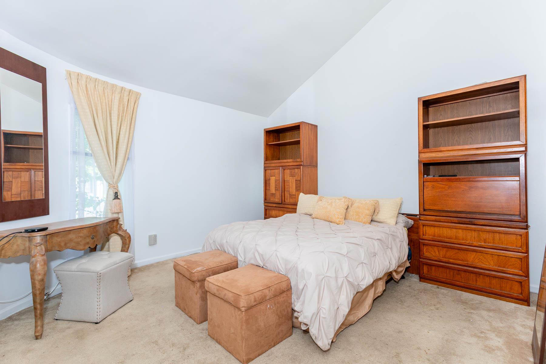 11 Woodside Avenue, Islip, NY 11751