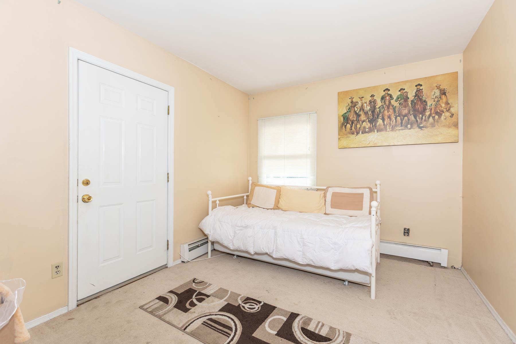 11 Woodside Avenue, Islip, NY 11751