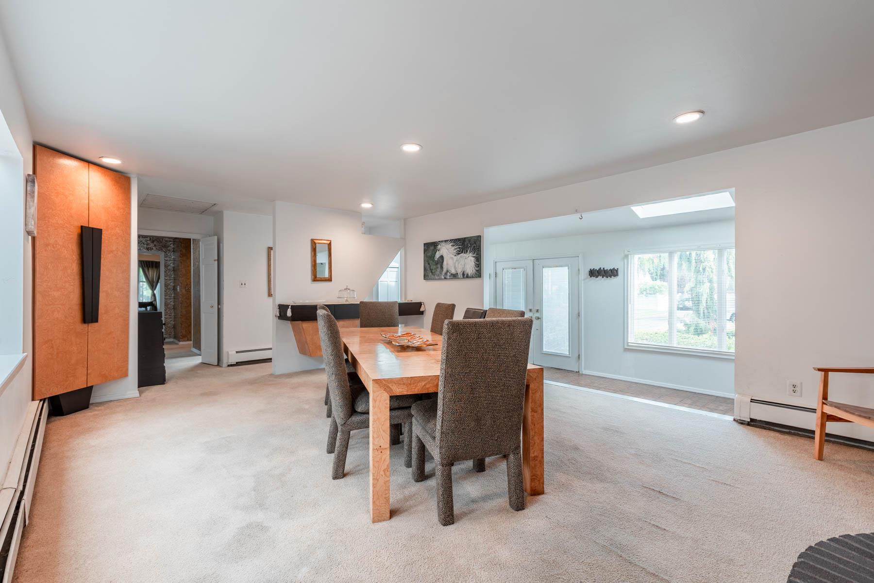 11 Woodside Avenue, Islip, NY 11751