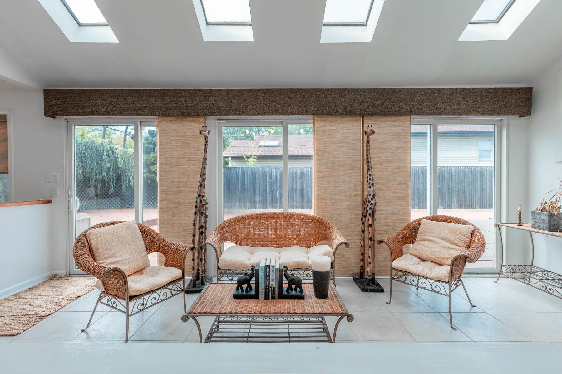 11 Woodside Avenue, Islip, NY 11751