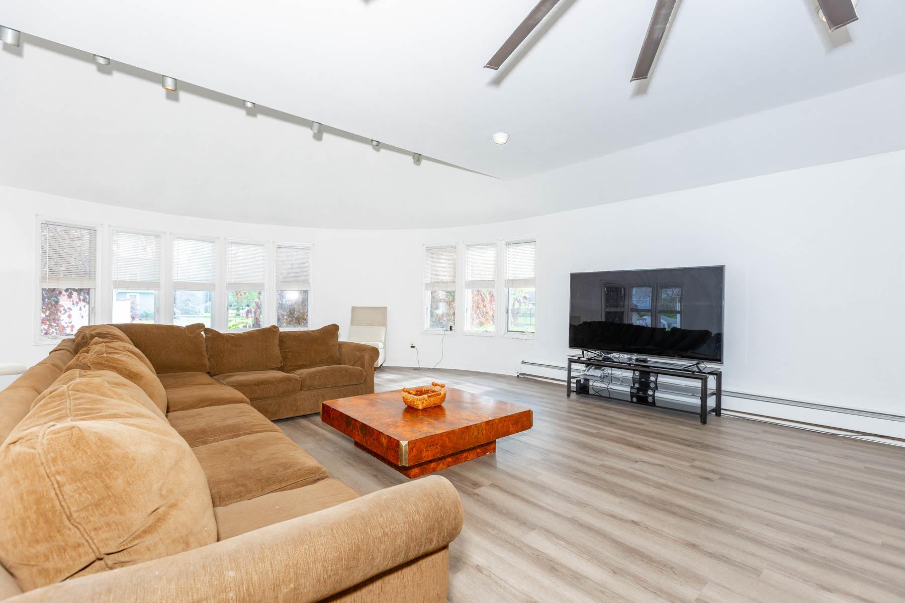 11 Woodside Avenue, Islip, NY 11751