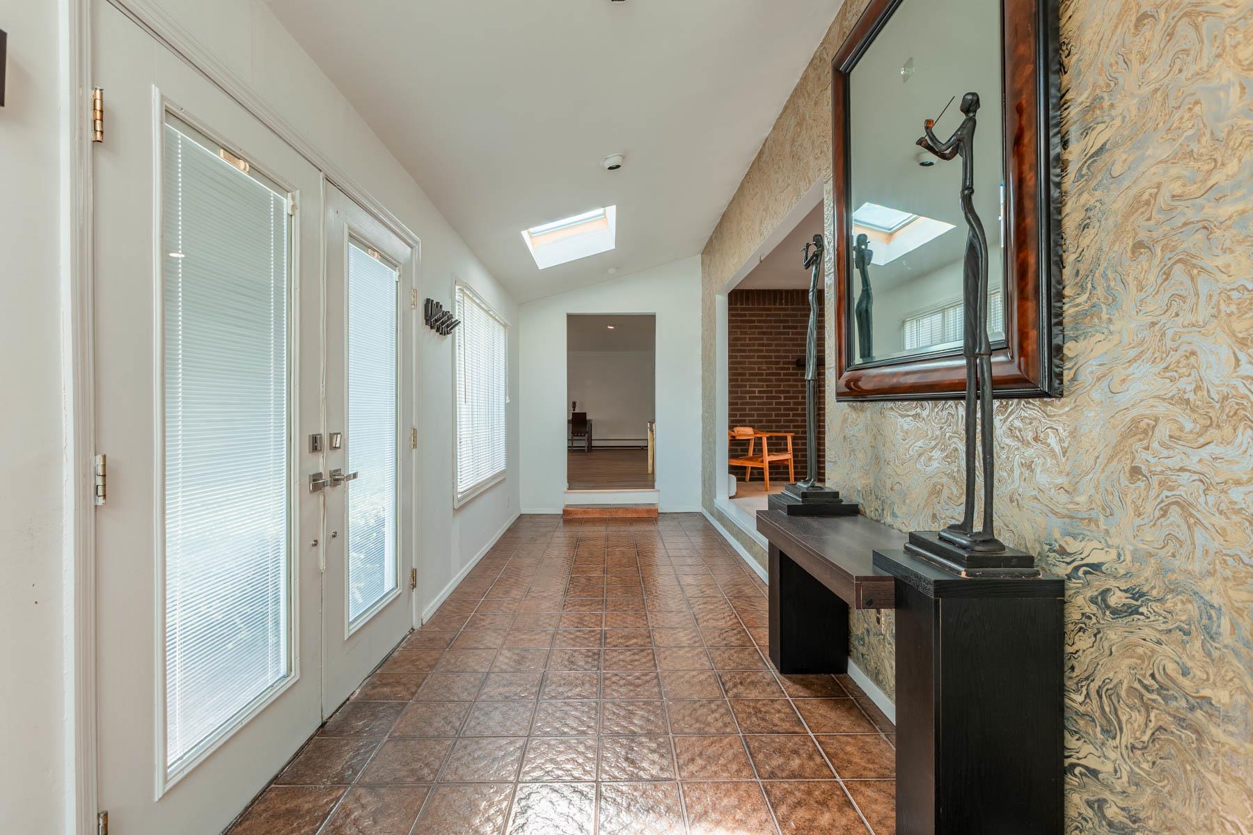 11 Woodside Avenue, Islip, NY 11751