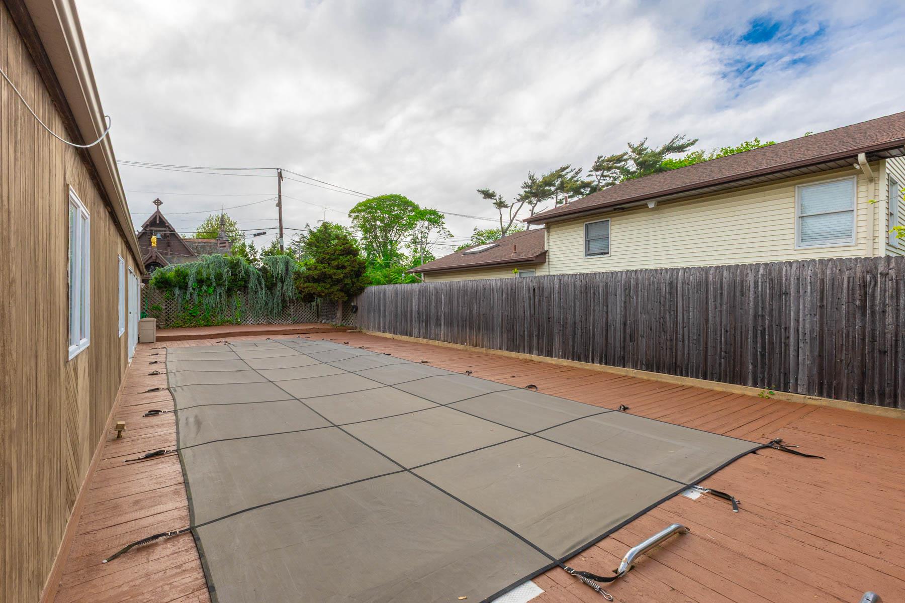 11 Woodside Avenue, Islip, NY 11751