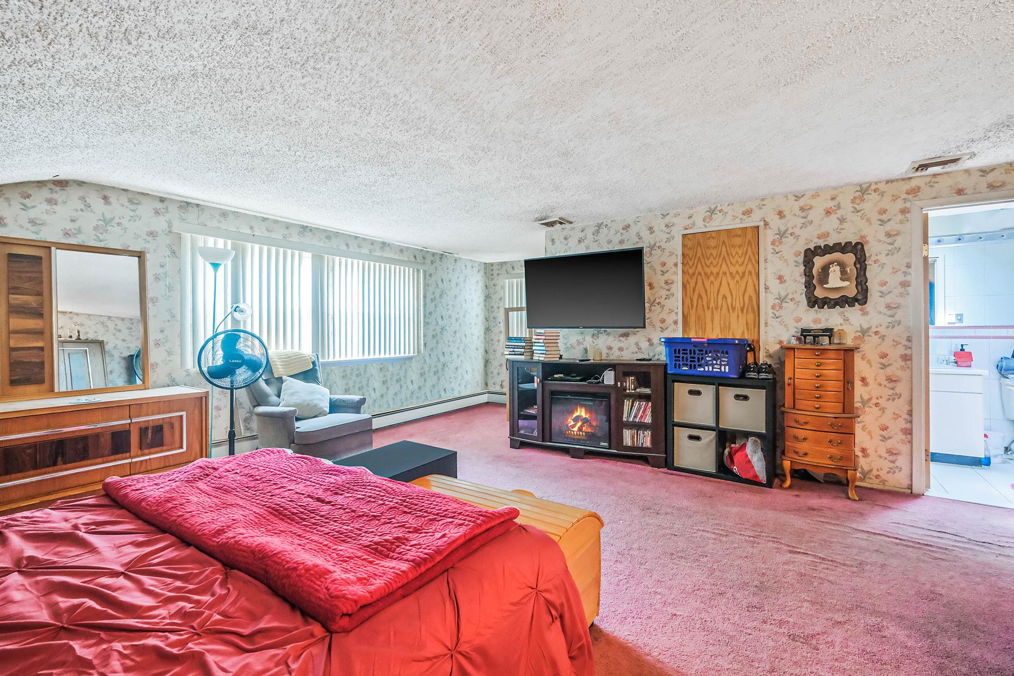 12 Grand Canyon Lane, Coram, NY 11727