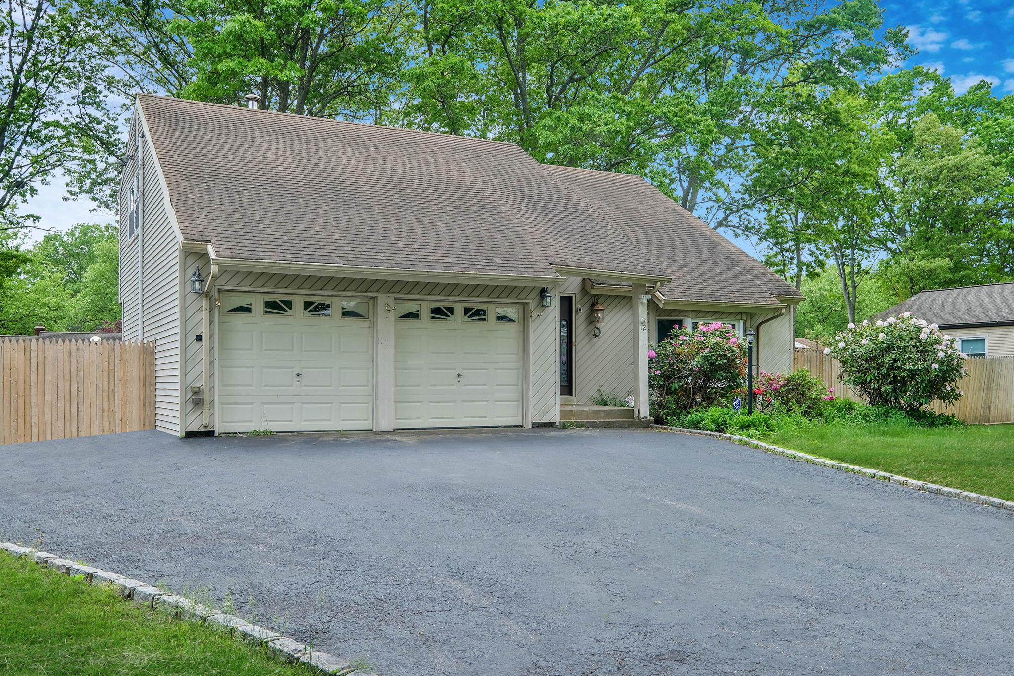 12 Grand Canyon Lane, Coram, NY 11727