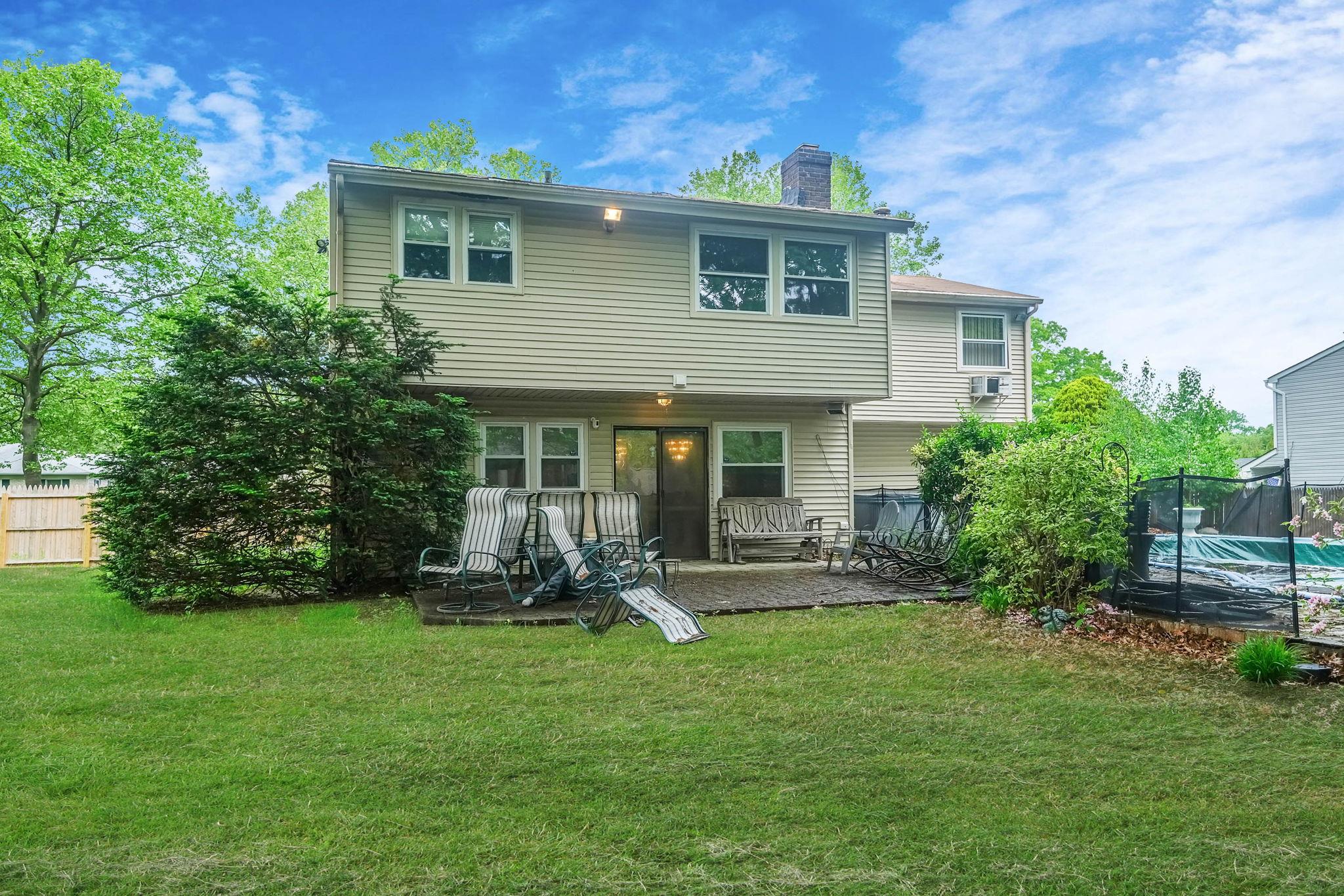 12 Grand Canyon Lane, Coram, NY 11727