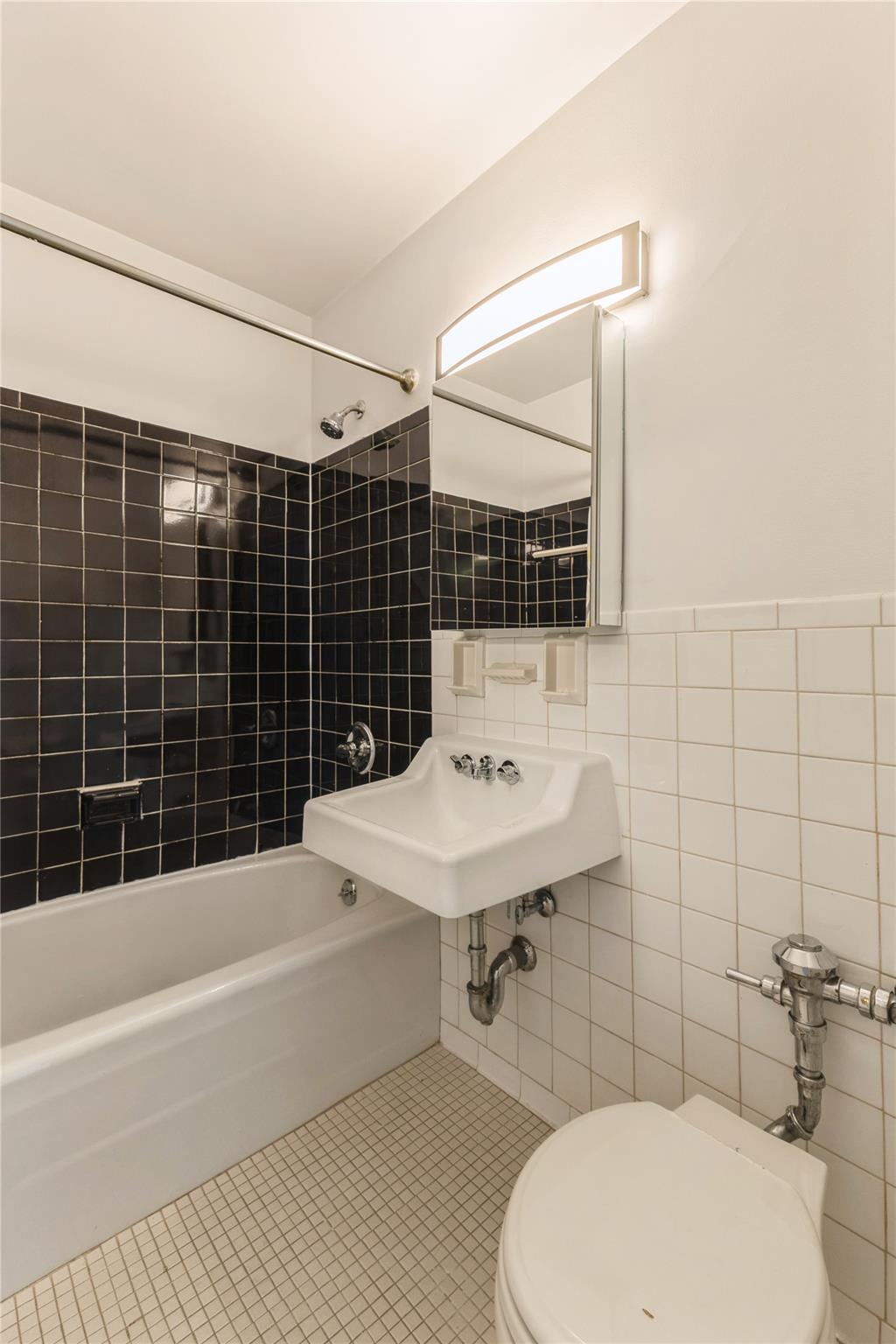 135 Ocean Parkway # 10L, Brooklyn, NY 11218