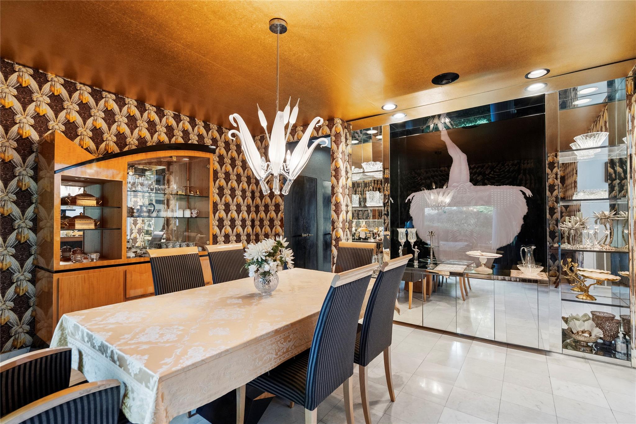 2 Harbor Court W, Roslyn Harbor, NY 11576