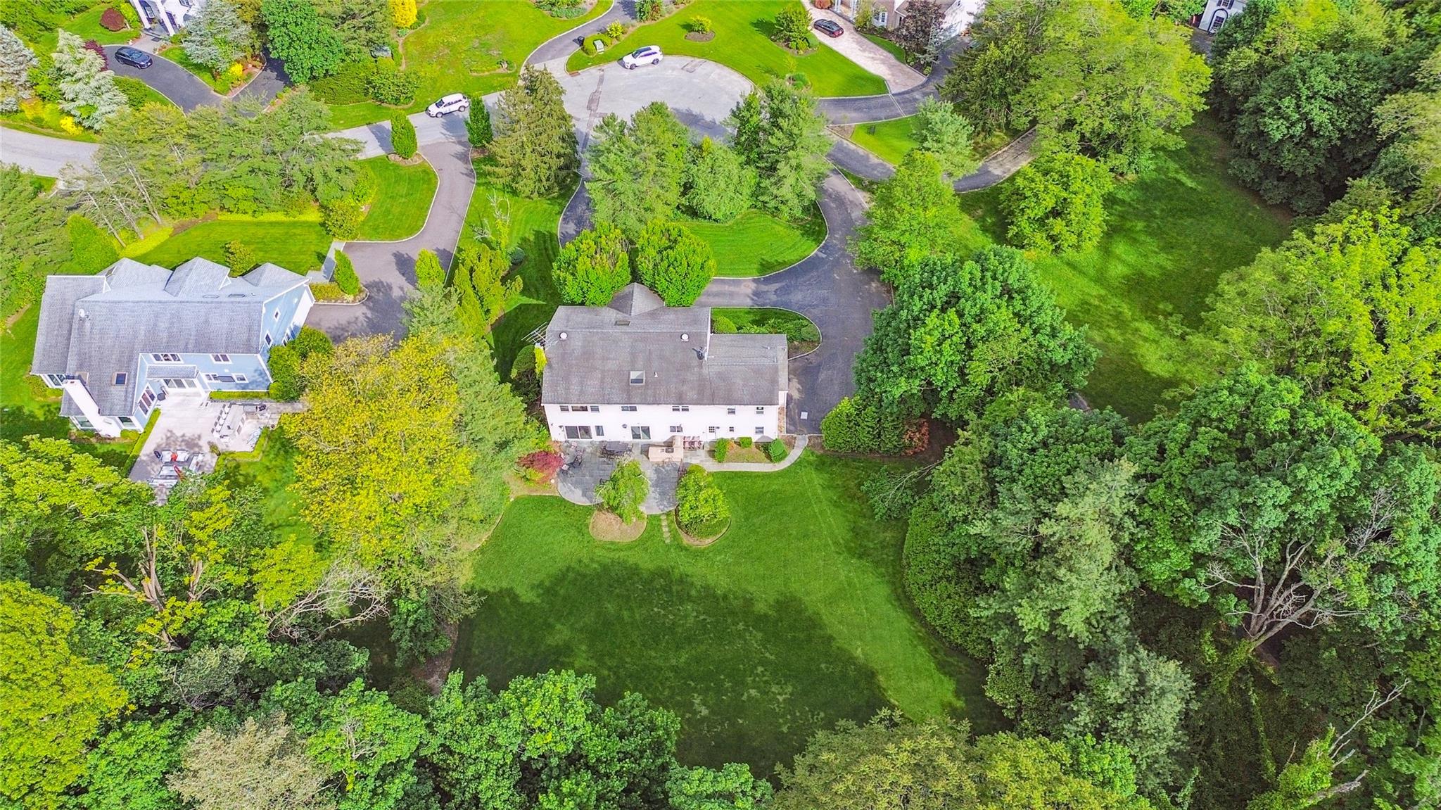 2 Harbor Court W, Roslyn Harbor, NY 11576