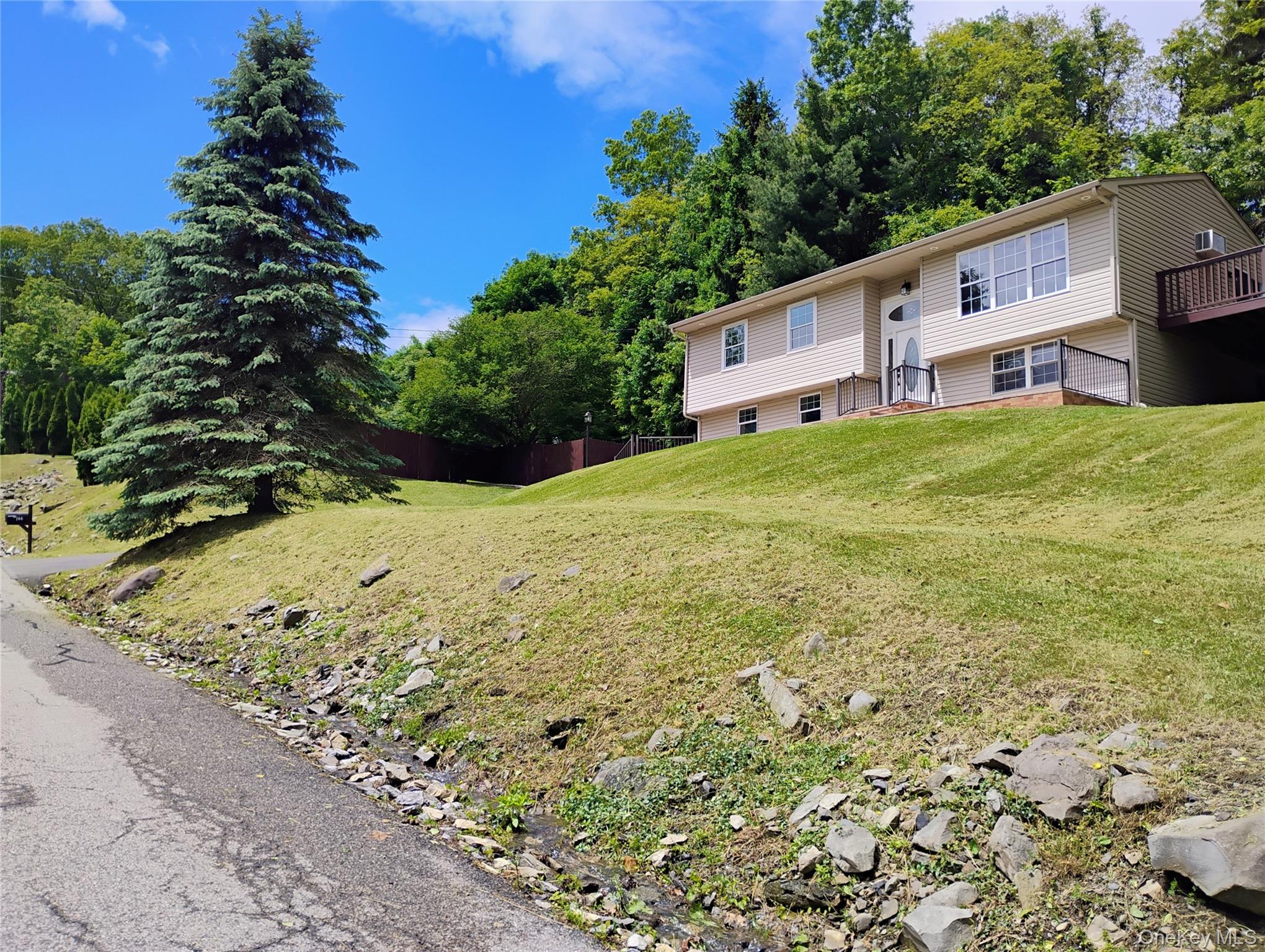 144 Reservoir Road, Marlboro, NY 12542