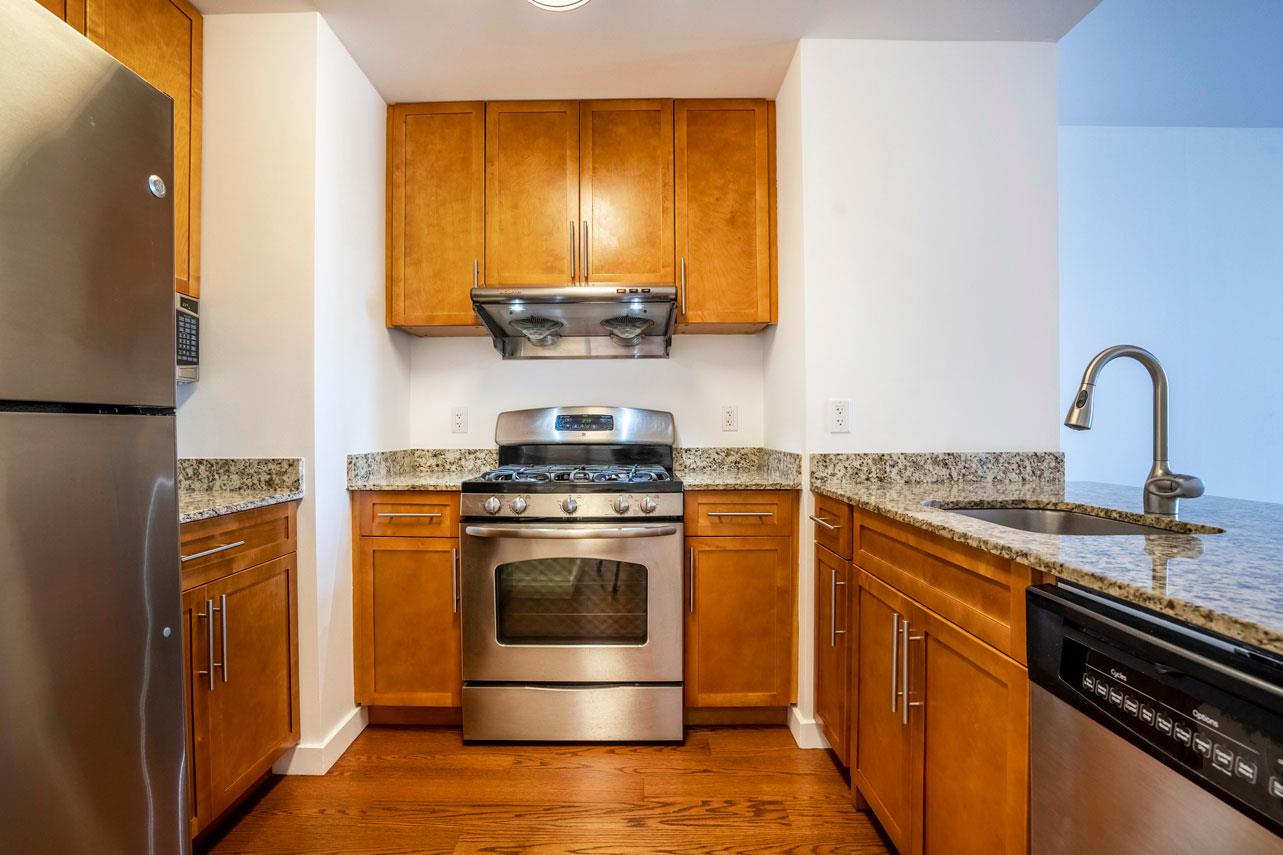 40-26 college point Boulevard # 16E, Flushing, NY 11354