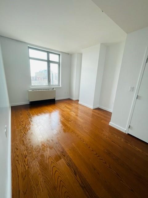 40-26 college point Boulevard # 16E, Flushing, NY 11354