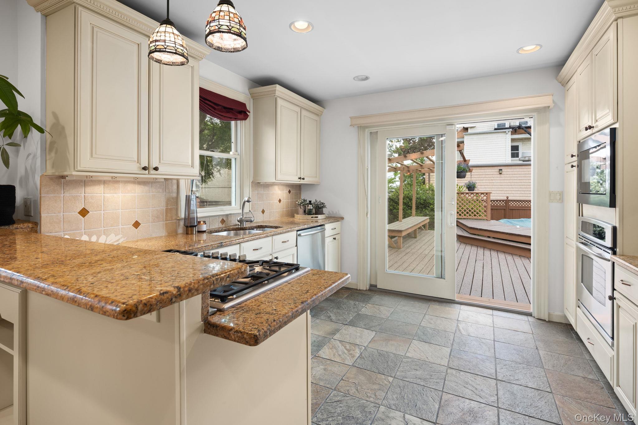 551 Minnieford Avenue, Bronx, NY 10464