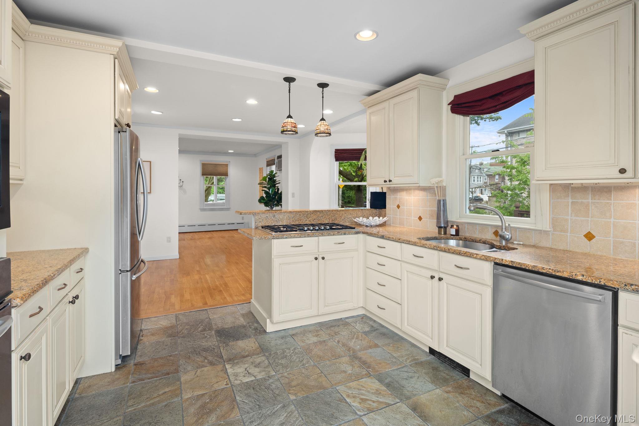 551 Minnieford Avenue, Bronx, NY 10464