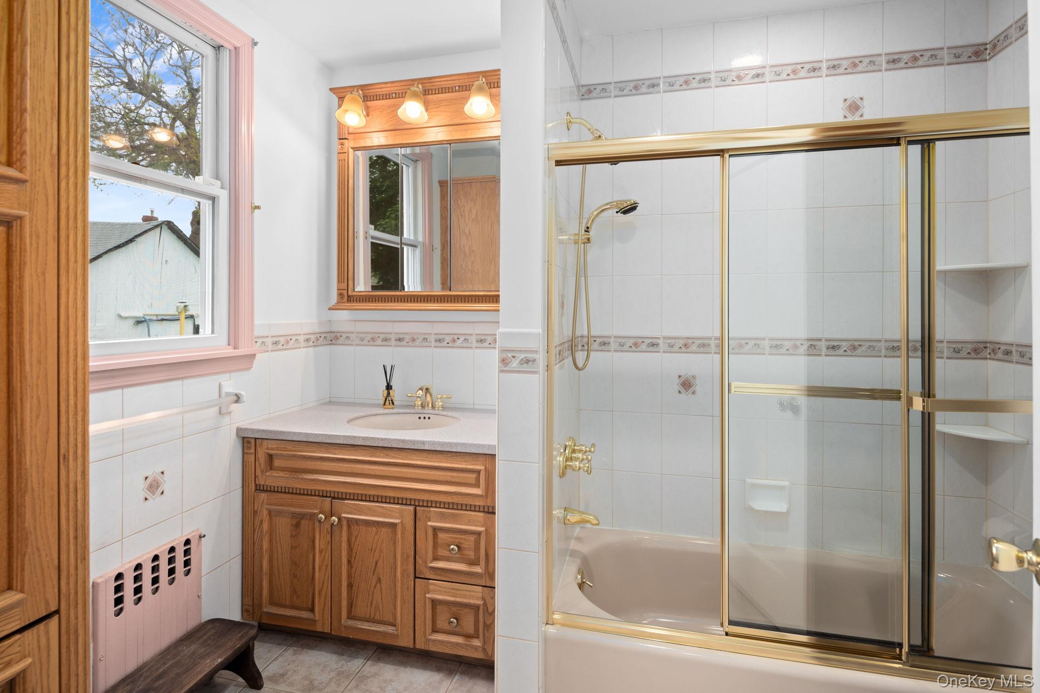 551 Minnieford Avenue, Bronx, NY 10464