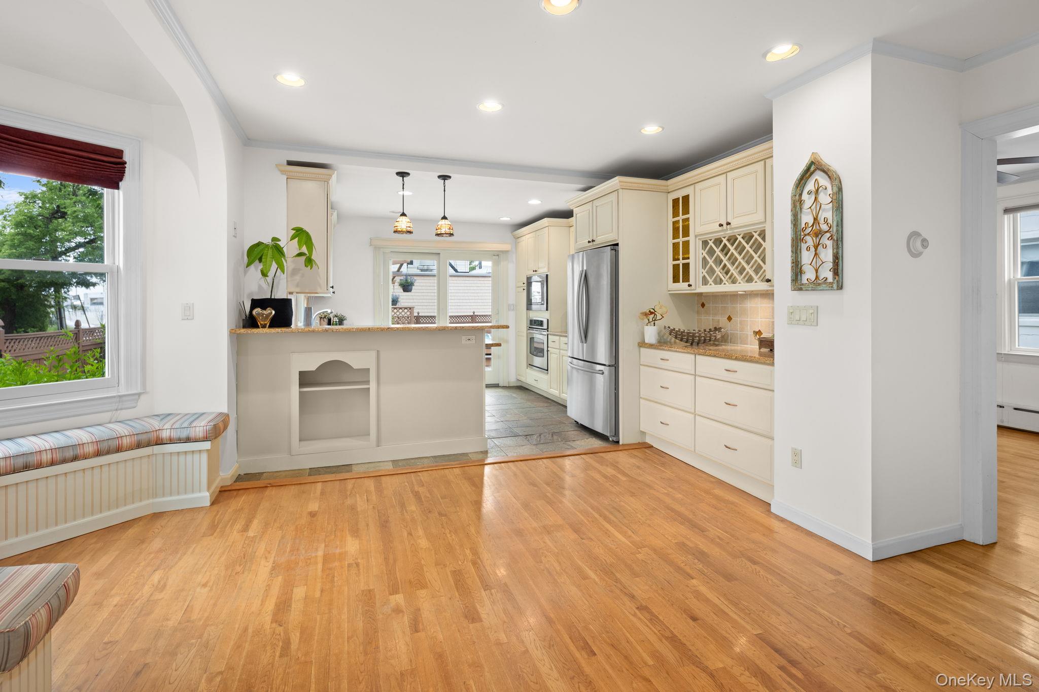 551 Minnieford Avenue, Bronx, NY 10464