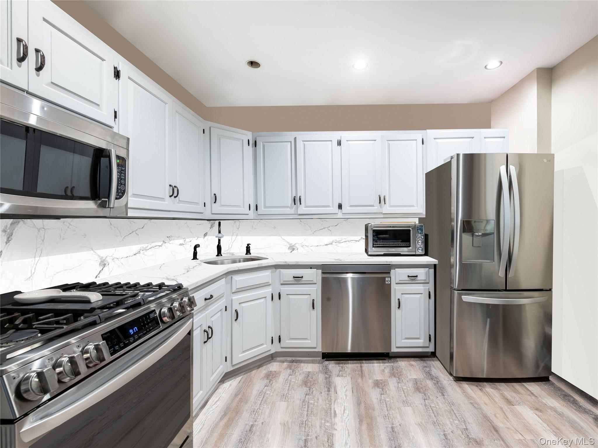 215 Middle Neck Road # 15-2A, Great Neck, NY 11021