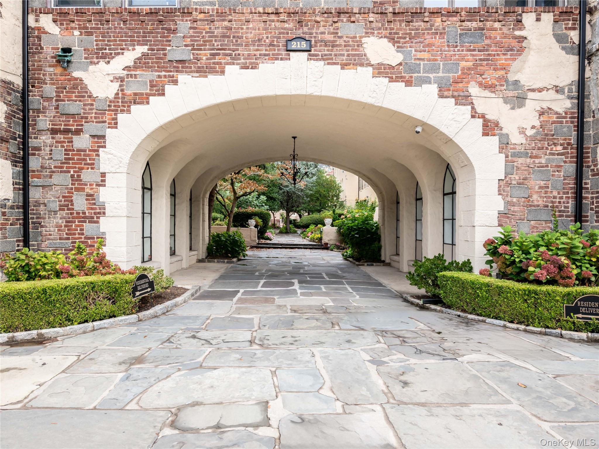 215 Middle Neck Road # 15-2A, Great Neck, NY 11021