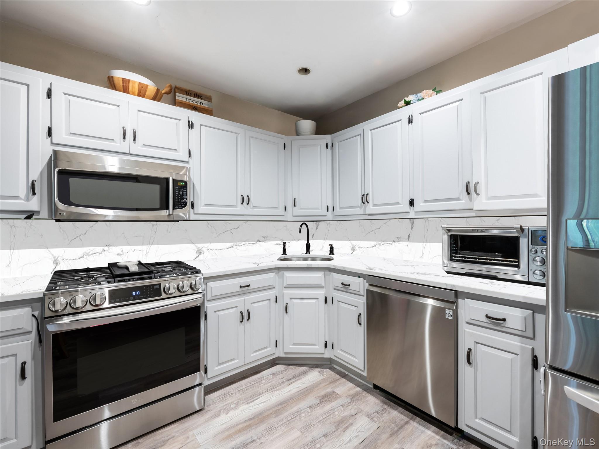 215 Middle Neck Road # 15-2A, Great Neck, NY 11021