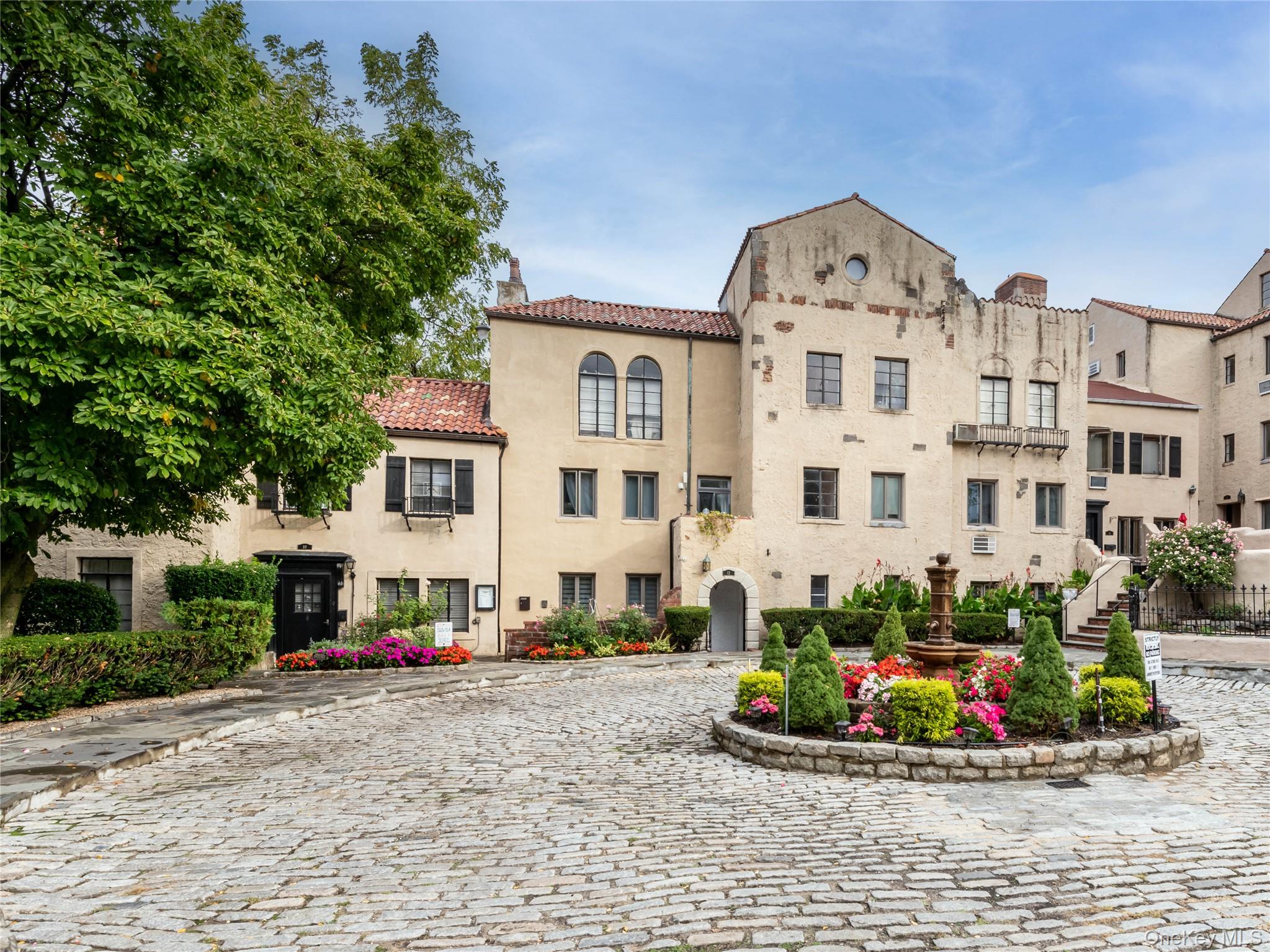 215 Middle Neck Road # 15-2A, Great Neck, NY 11021