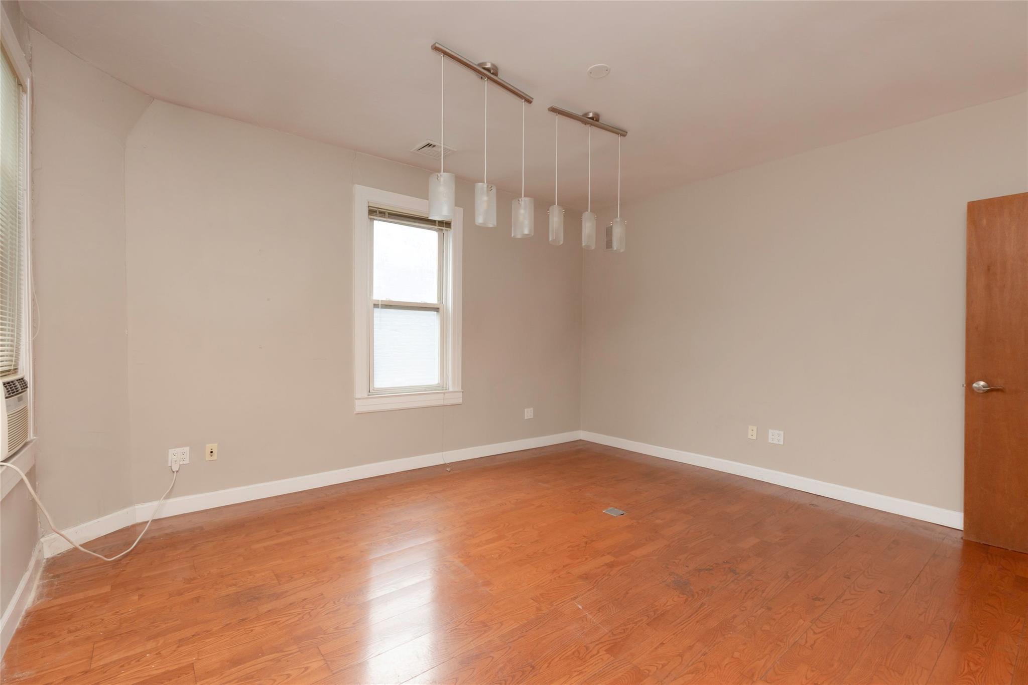 3651 E Tremont Avenue, Bronx, NY 10465