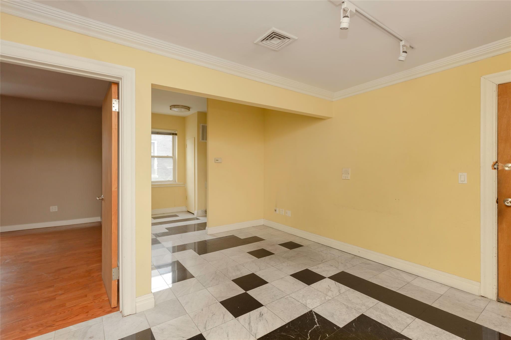 3651 E Tremont Avenue, Bronx, NY 10465