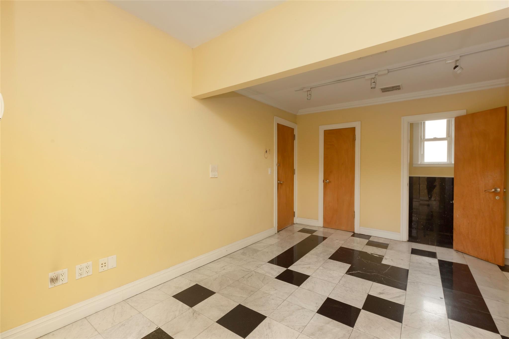 3651 E Tremont Avenue, Bronx, NY 10465