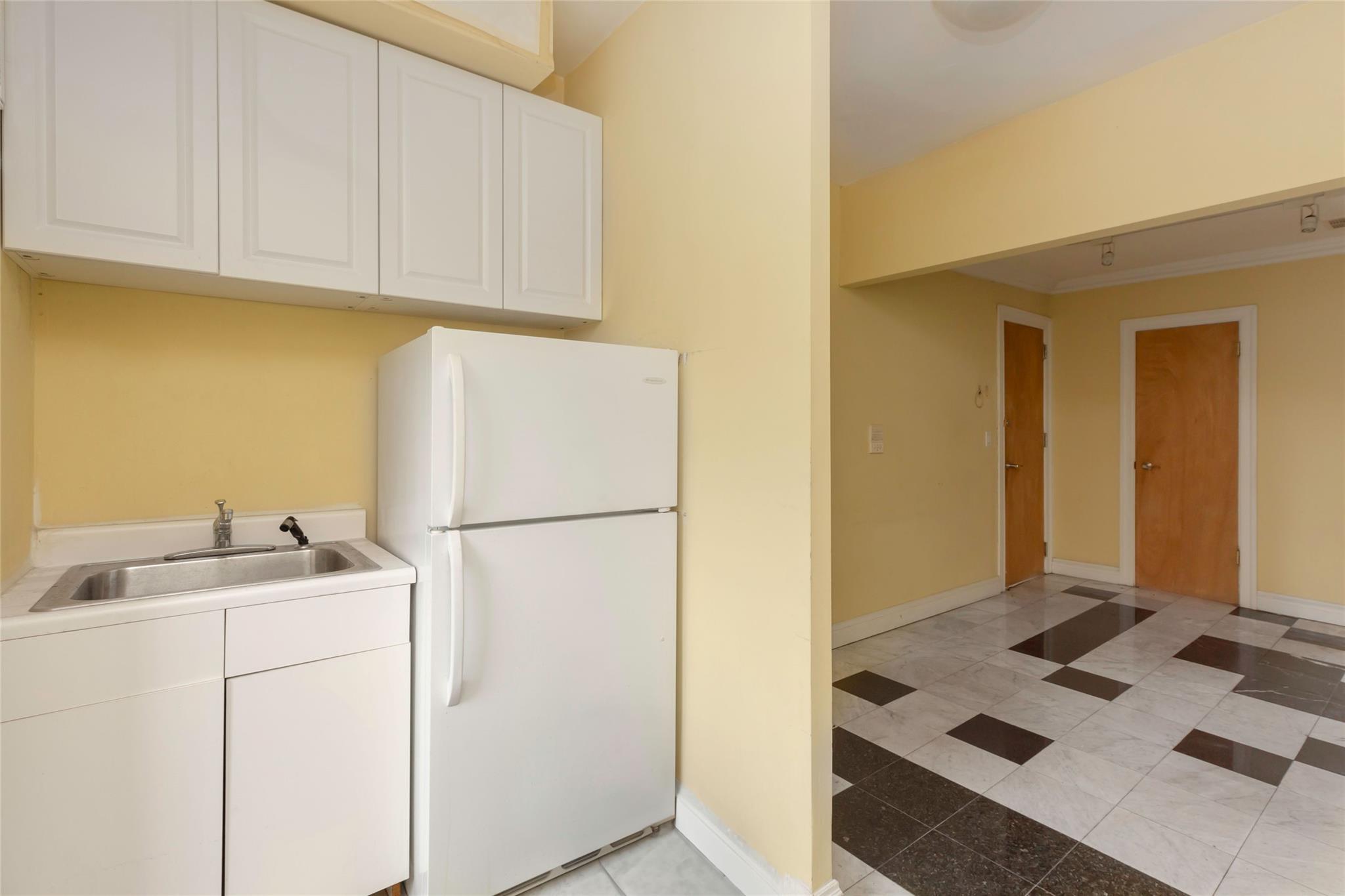 3651 E Tremont Avenue, Bronx, NY 10465