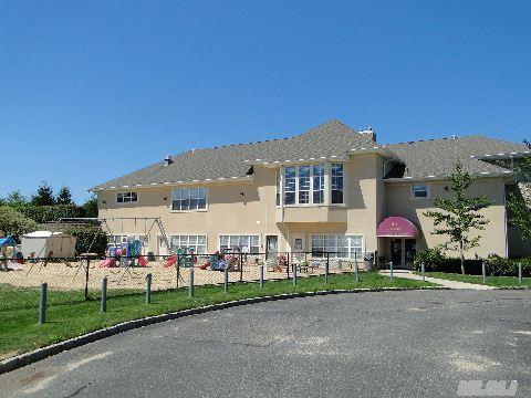 25 Willowbend Lane, Holtsville, NY 11742