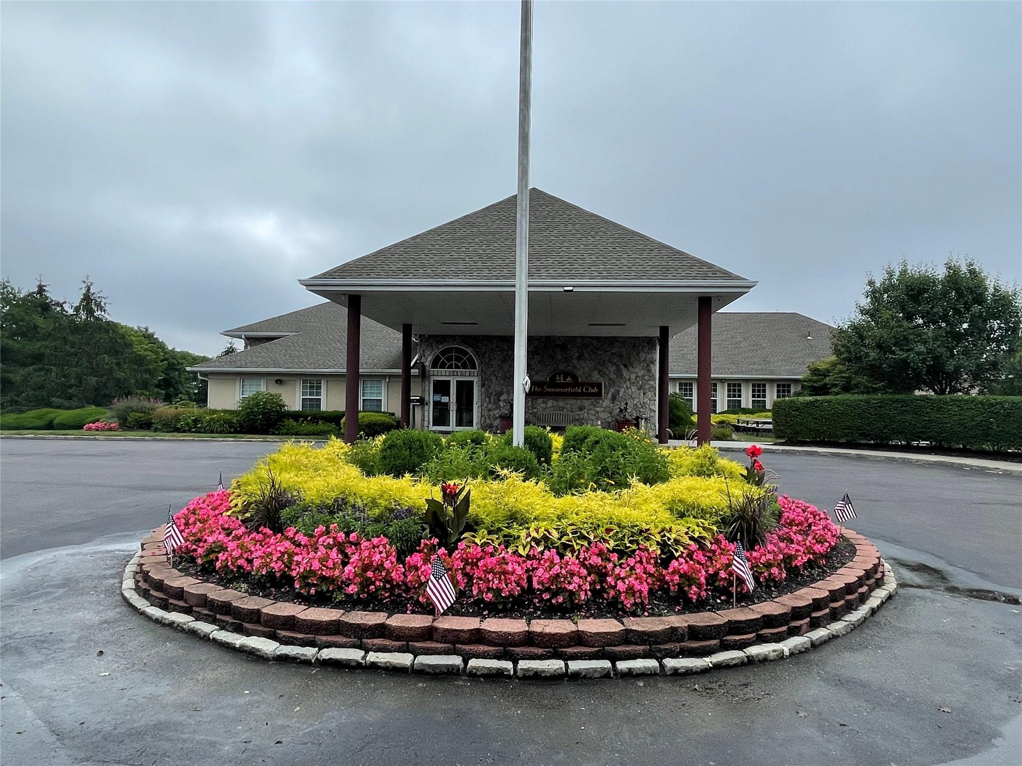 25 Willowbend Lane, Holtsville, NY 11742