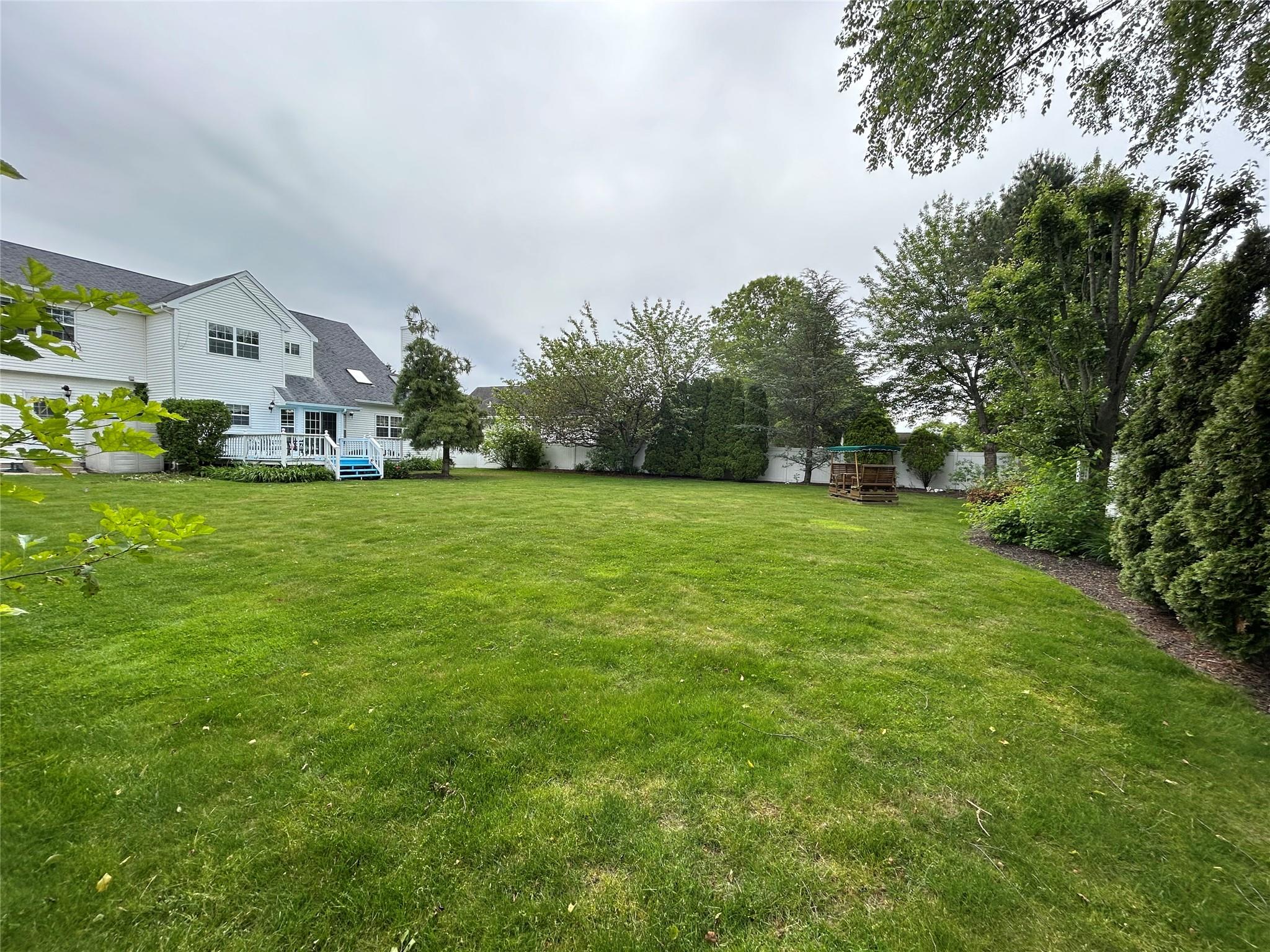 25 Willowbend Lane, Holtsville, NY 11742