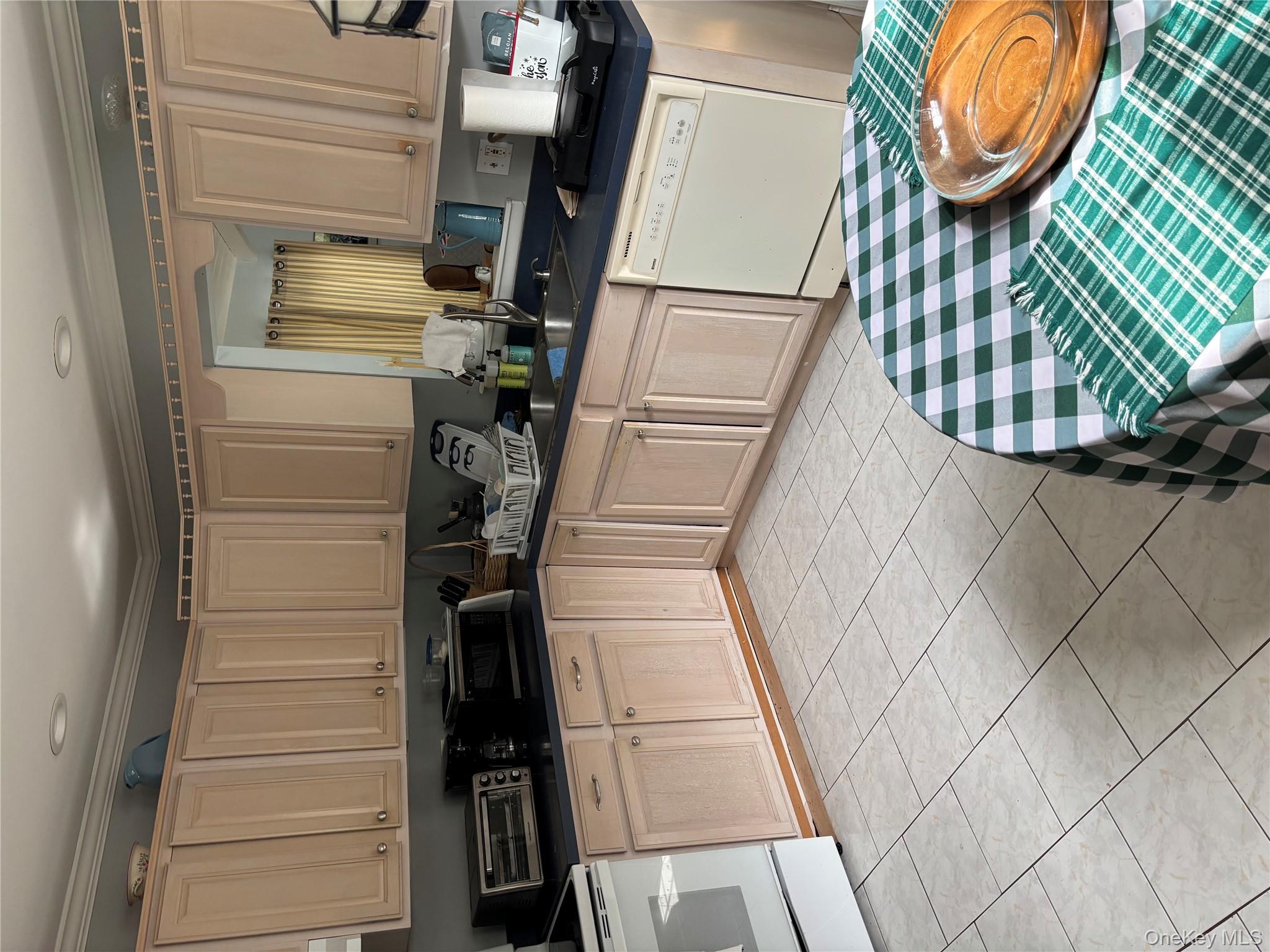 190 Canterbury Drive, Ridge, NY 11961