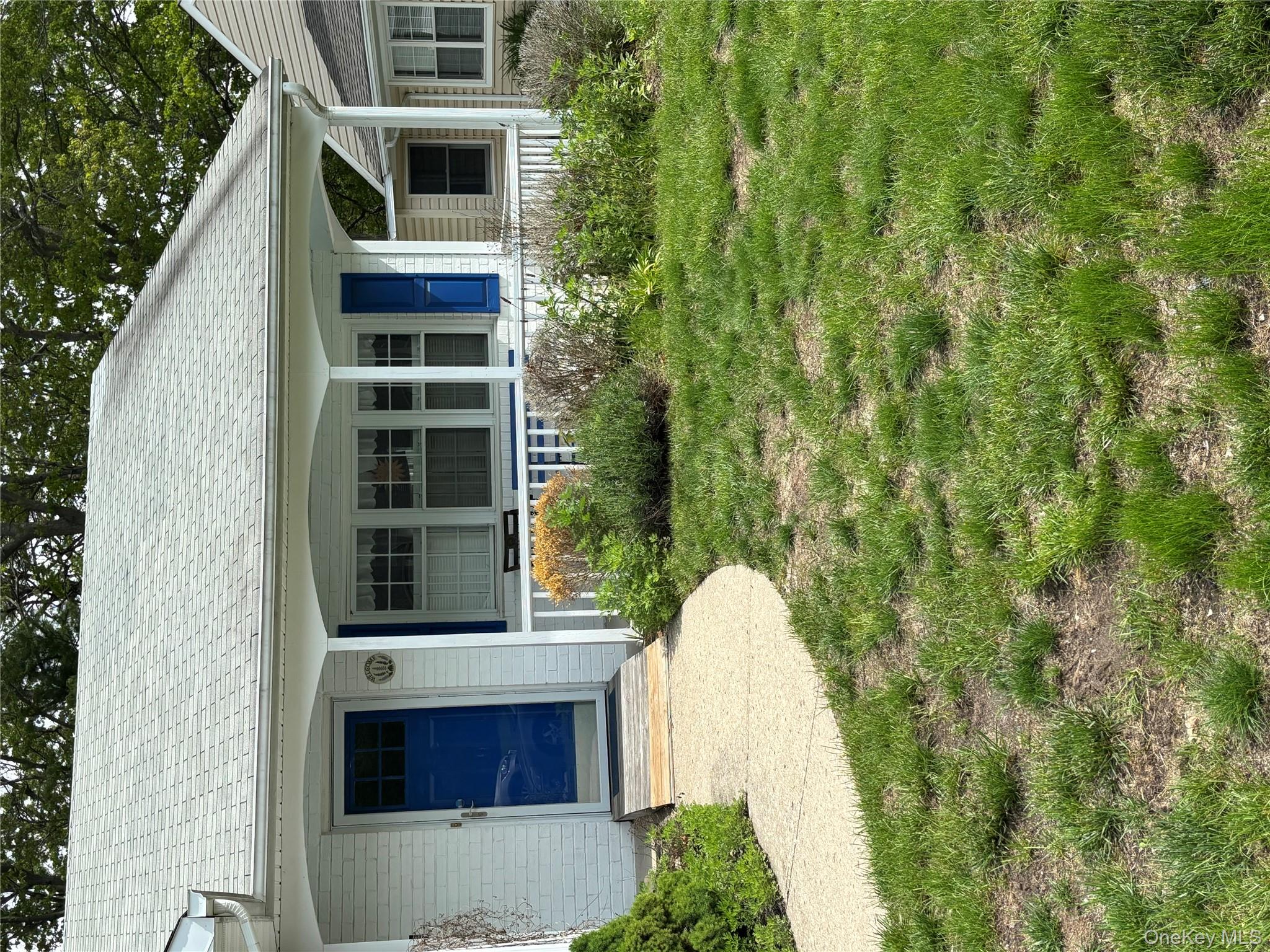 190 Canterbury Drive, Ridge, NY 11961