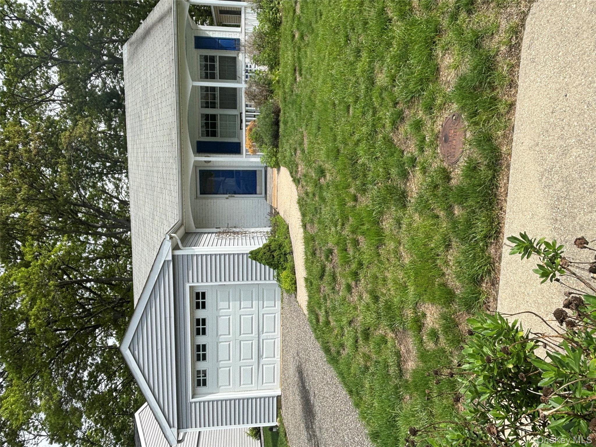 190 Canterbury Drive, Ridge, NY 11961