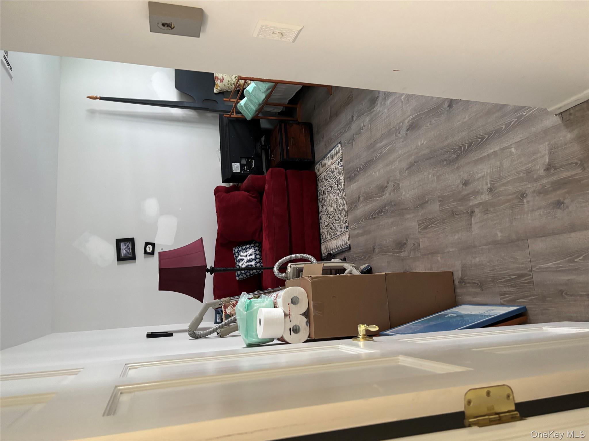 190 Canterbury Drive, Ridge, NY 11961