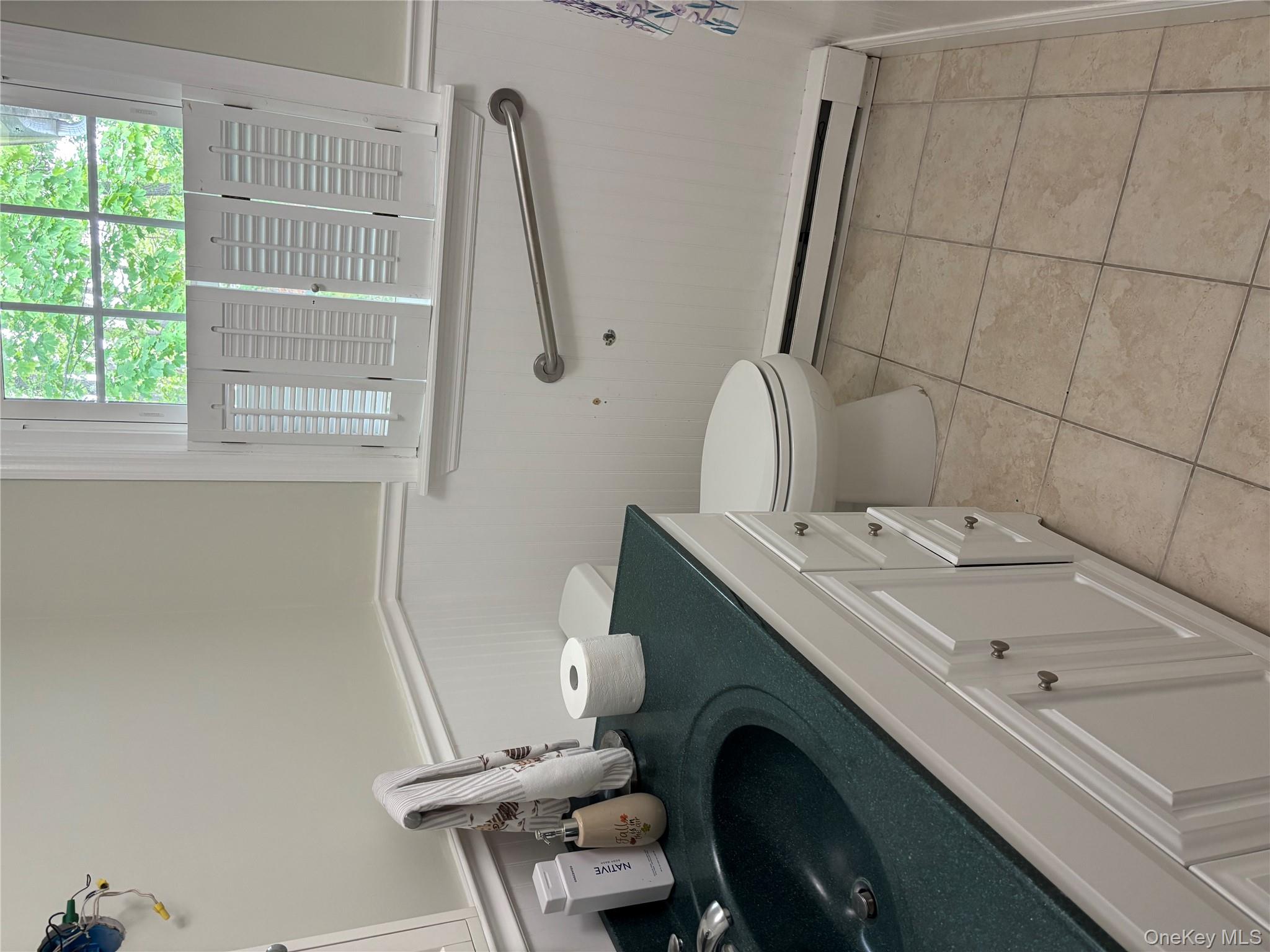 190 Canterbury Drive, Ridge, NY 11961