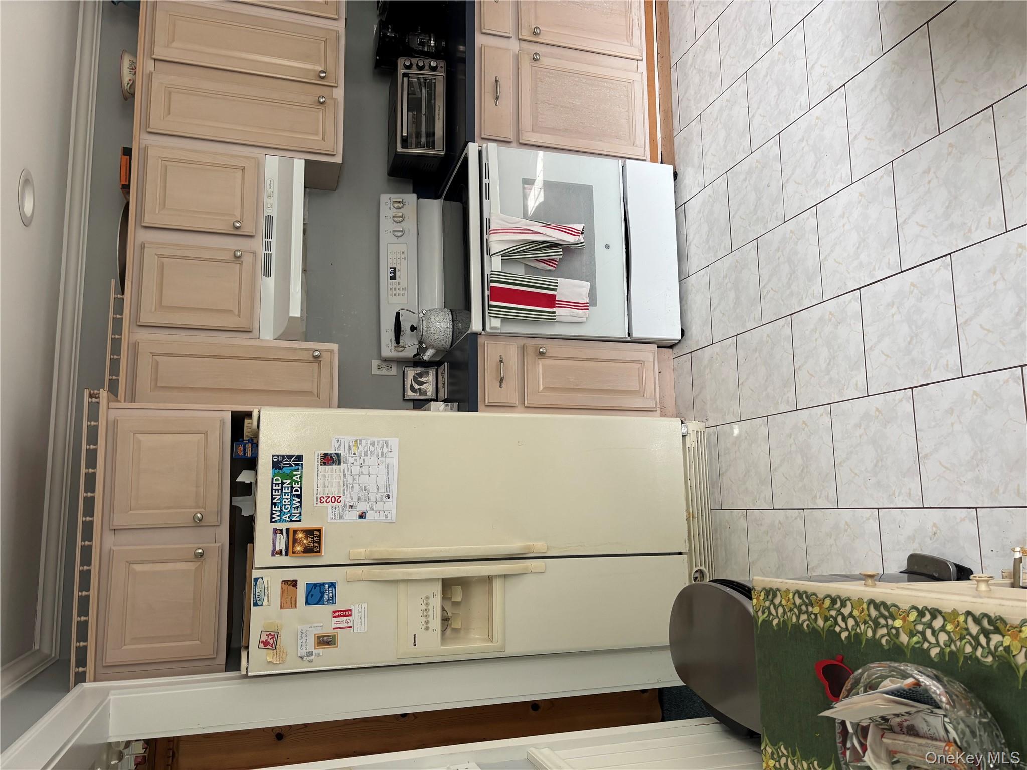 190 Canterbury Drive, Ridge, NY 11961