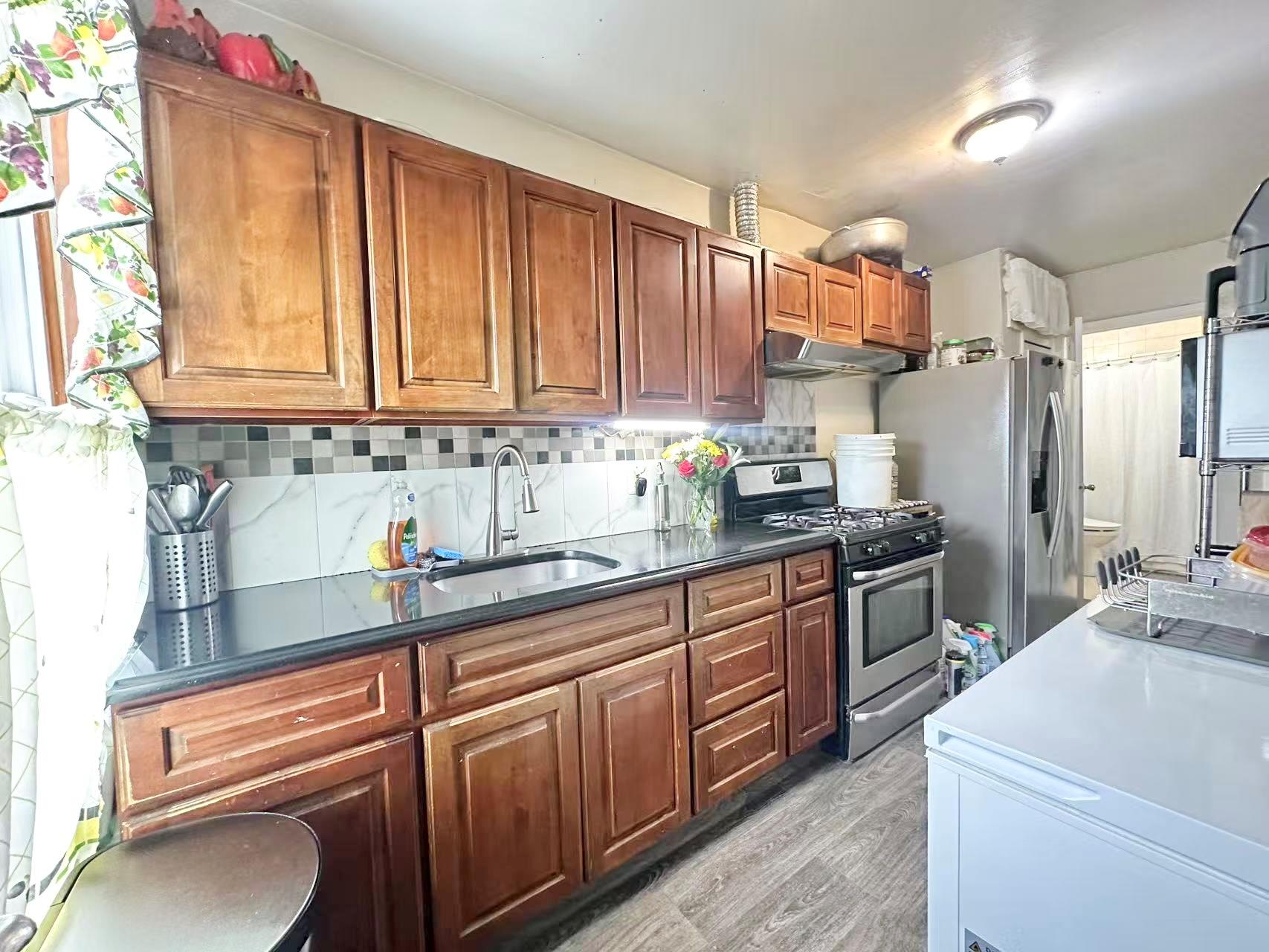 18 Sheridan Ave, Brooklyn, NY 11208