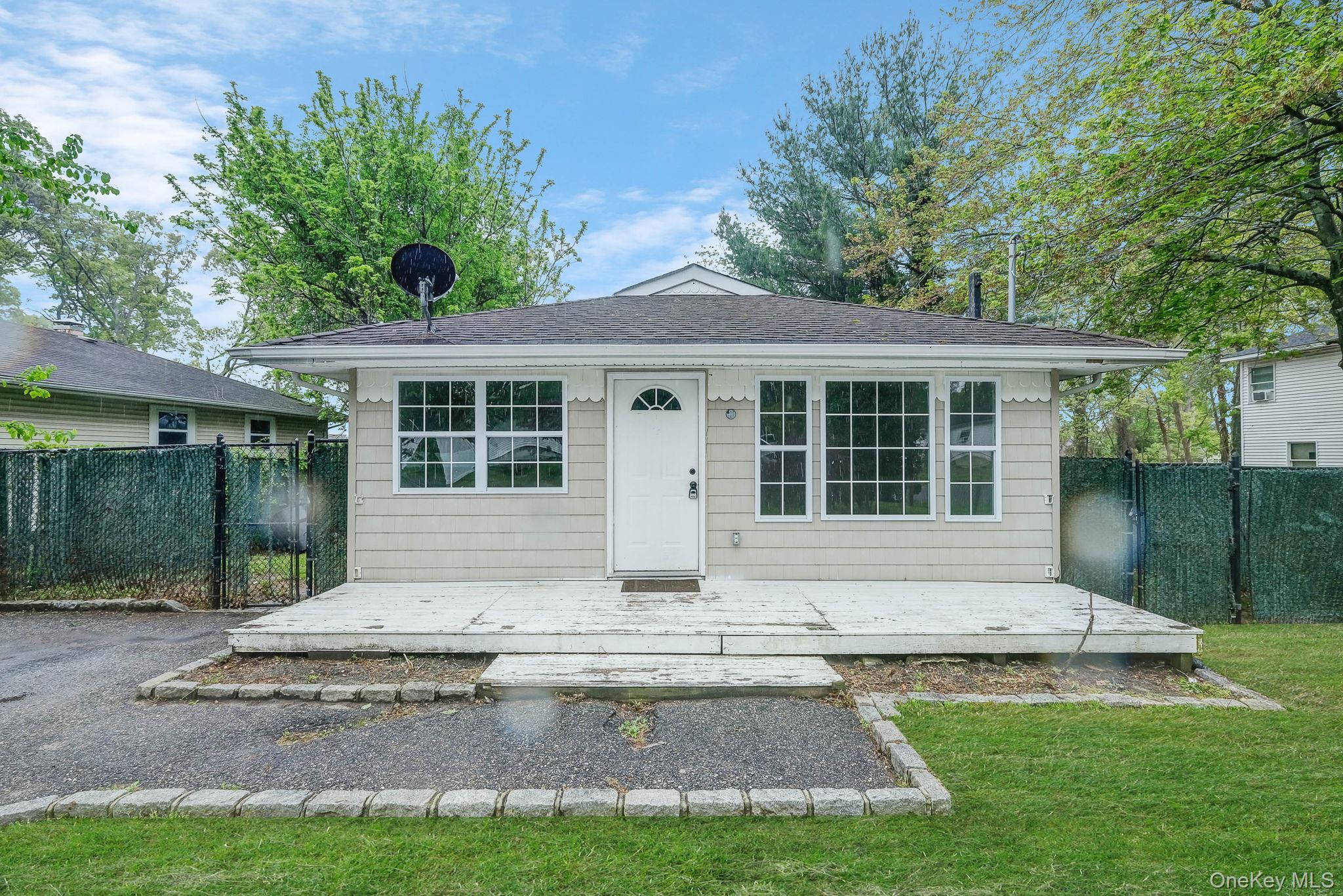 122 Eleanor Avenue, Mastic, NY 11950