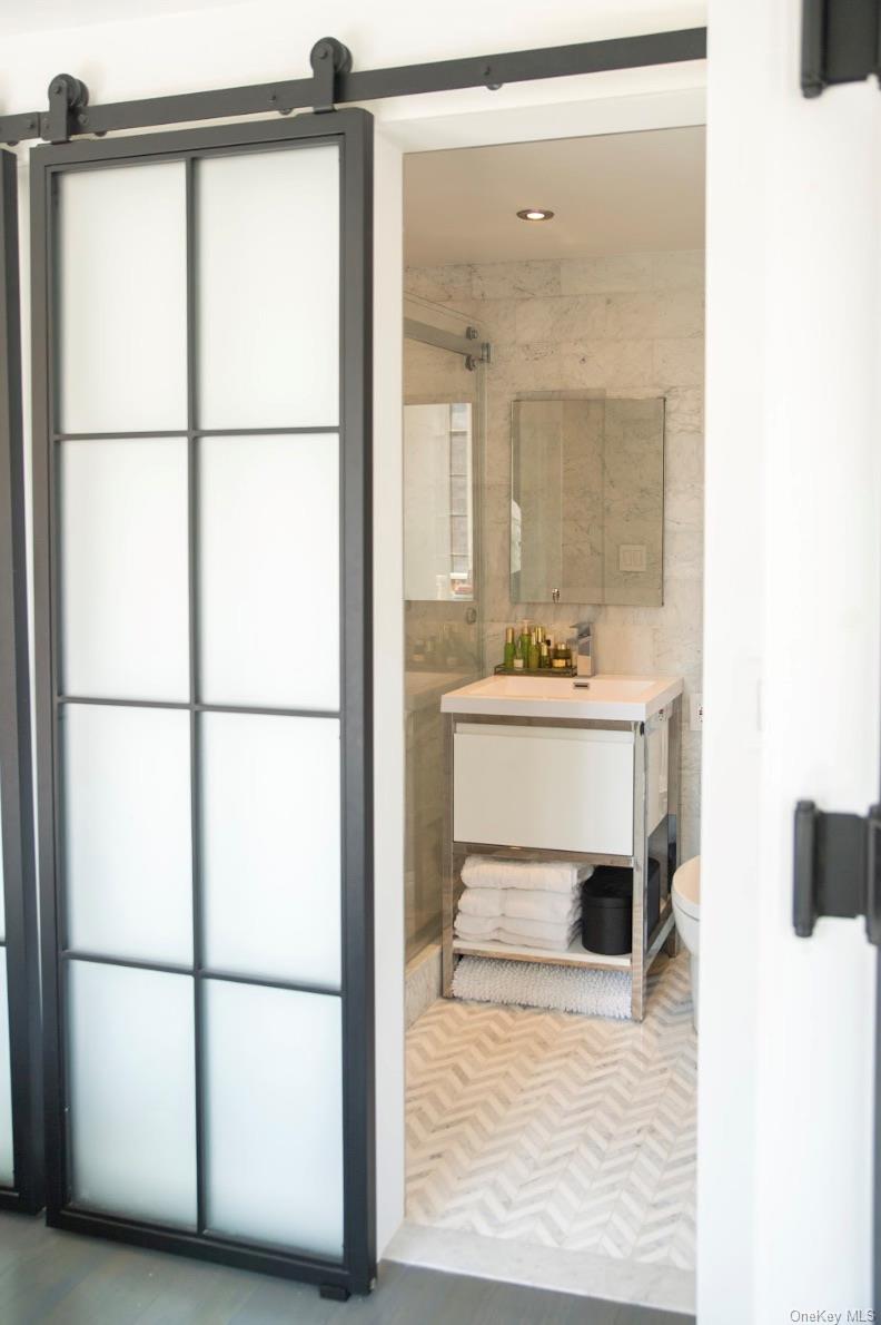 320 E 42nd Street # 2218, New York (Manhattan), NY 10017