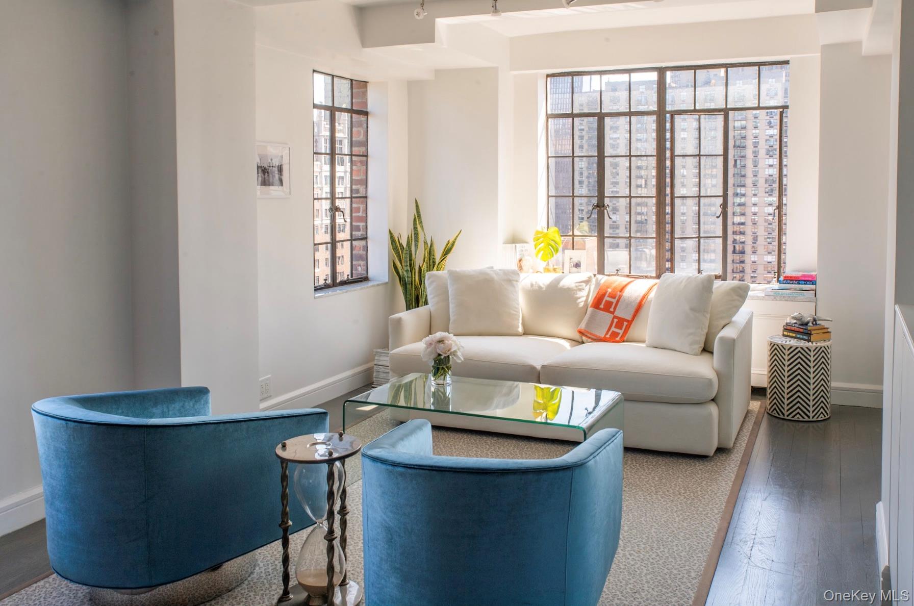 320 E 42nd Street # 2218, New York (Manhattan), NY 10017