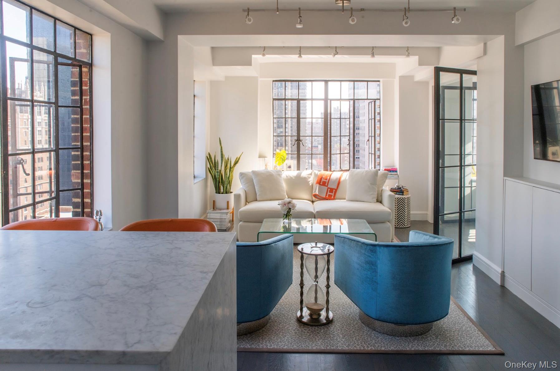 320 E 42nd Street # 2218, New York (Manhattan), NY 10017