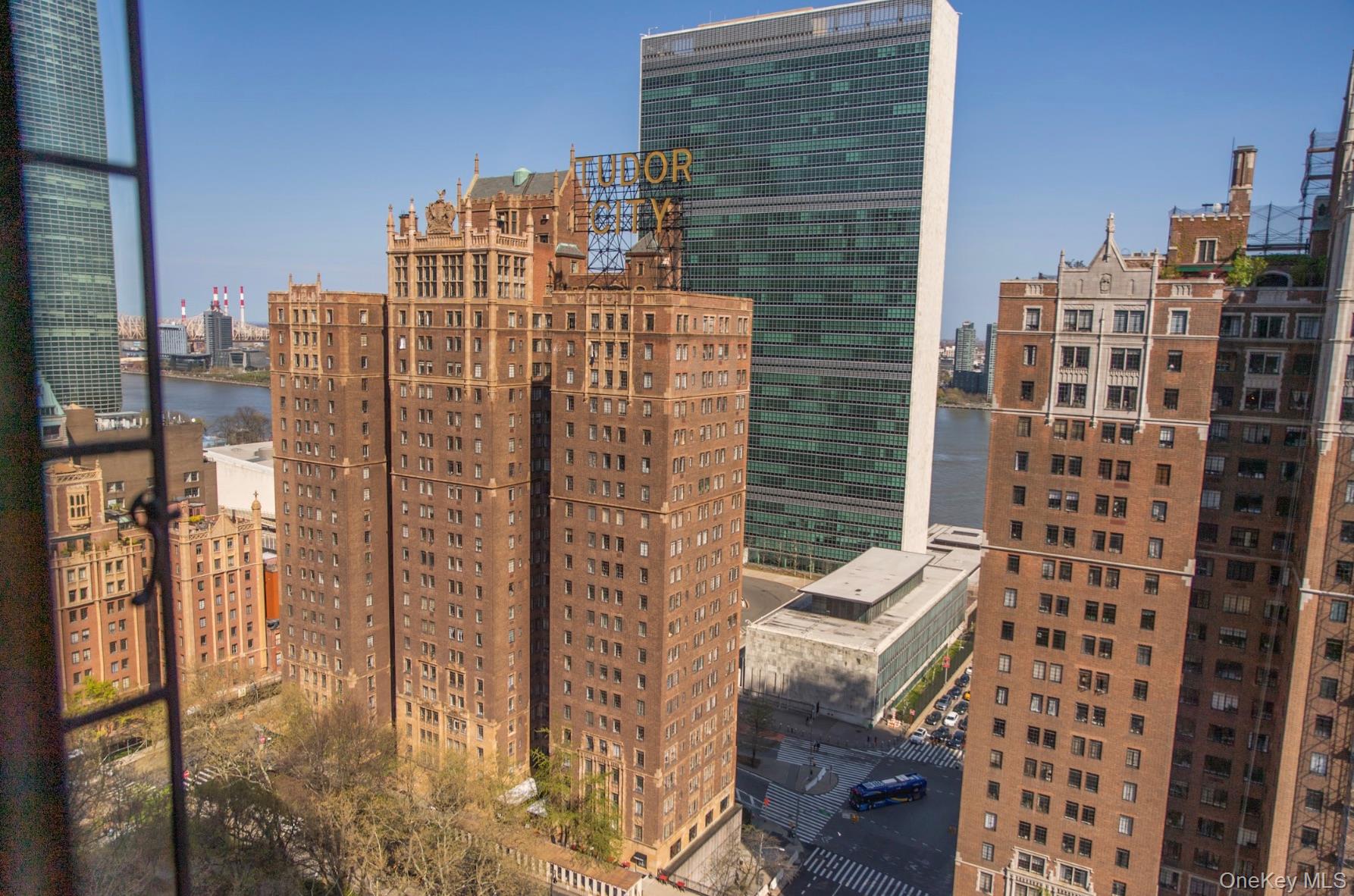 320 E 42nd Street # 2218, New York (Manhattan), NY 10017