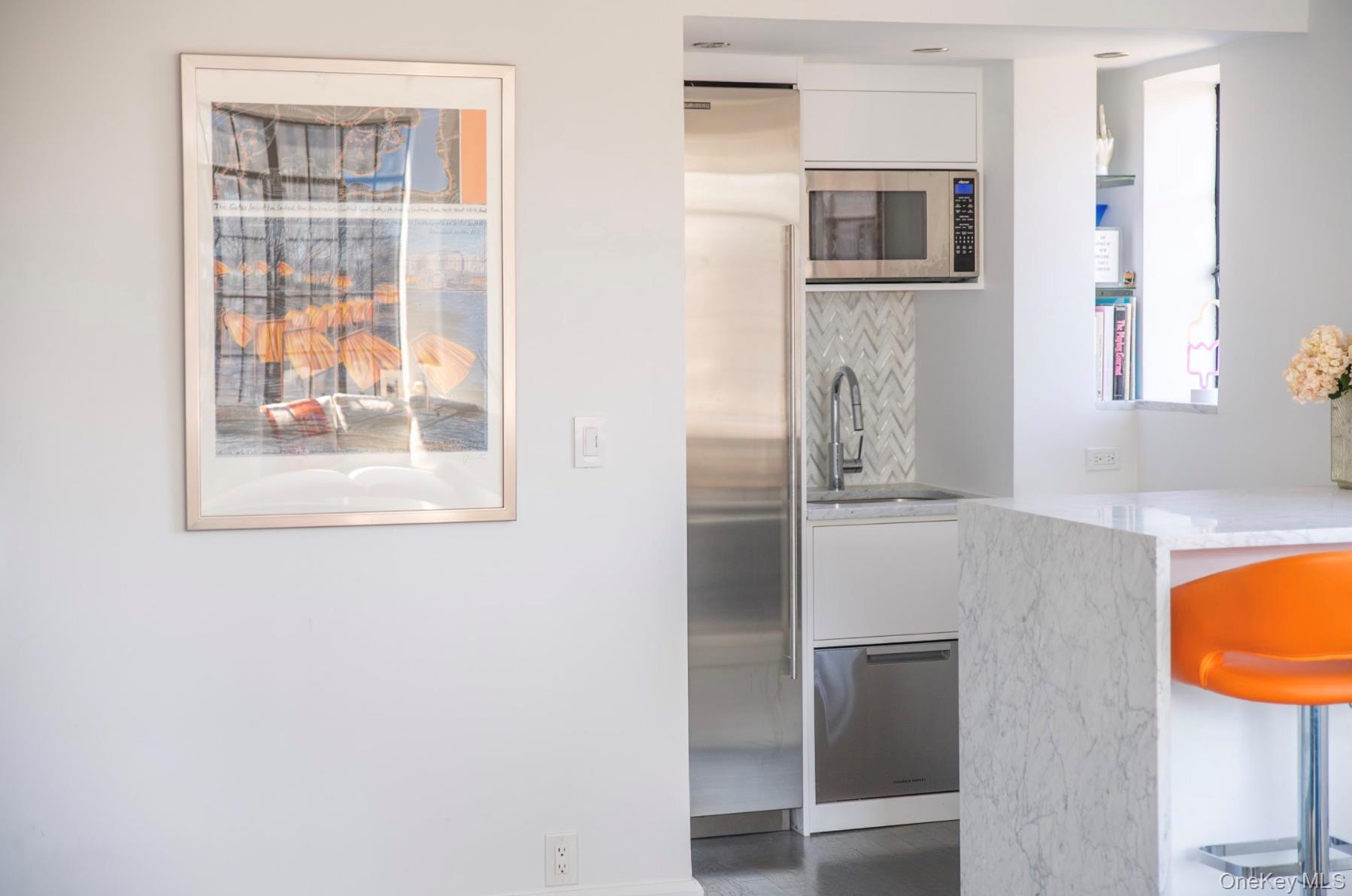 320 E 42nd Street # 2218, New York (Manhattan), NY 10017