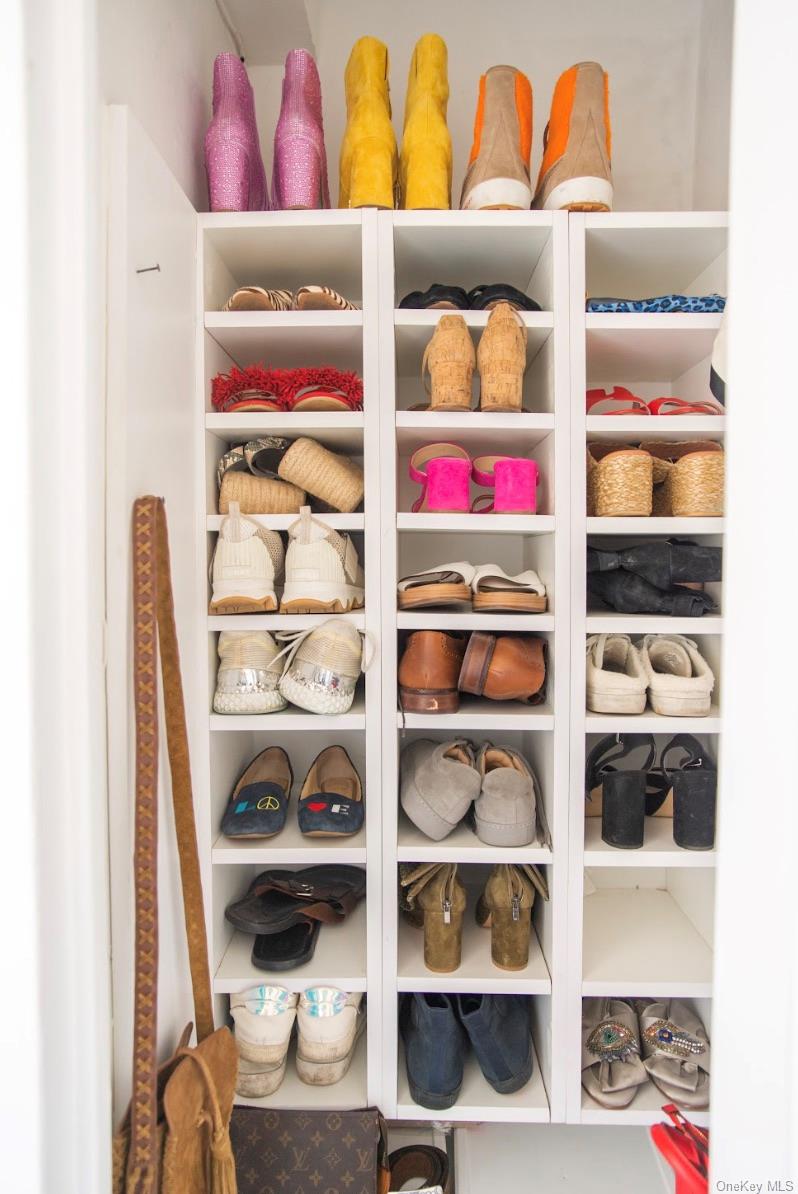 320 E 42nd Street # 2218, New York (Manhattan), NY 10017