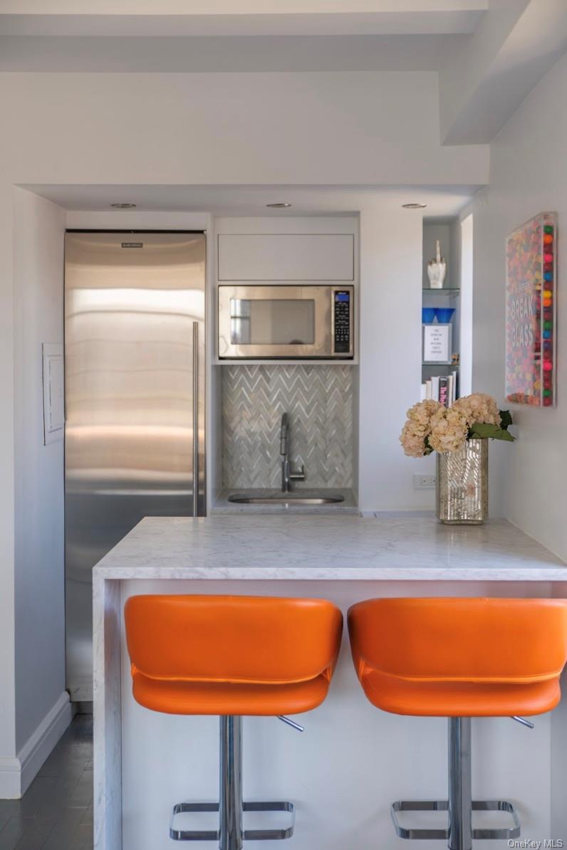 320 E 42nd Street # 2218, New York (Manhattan), NY 10017