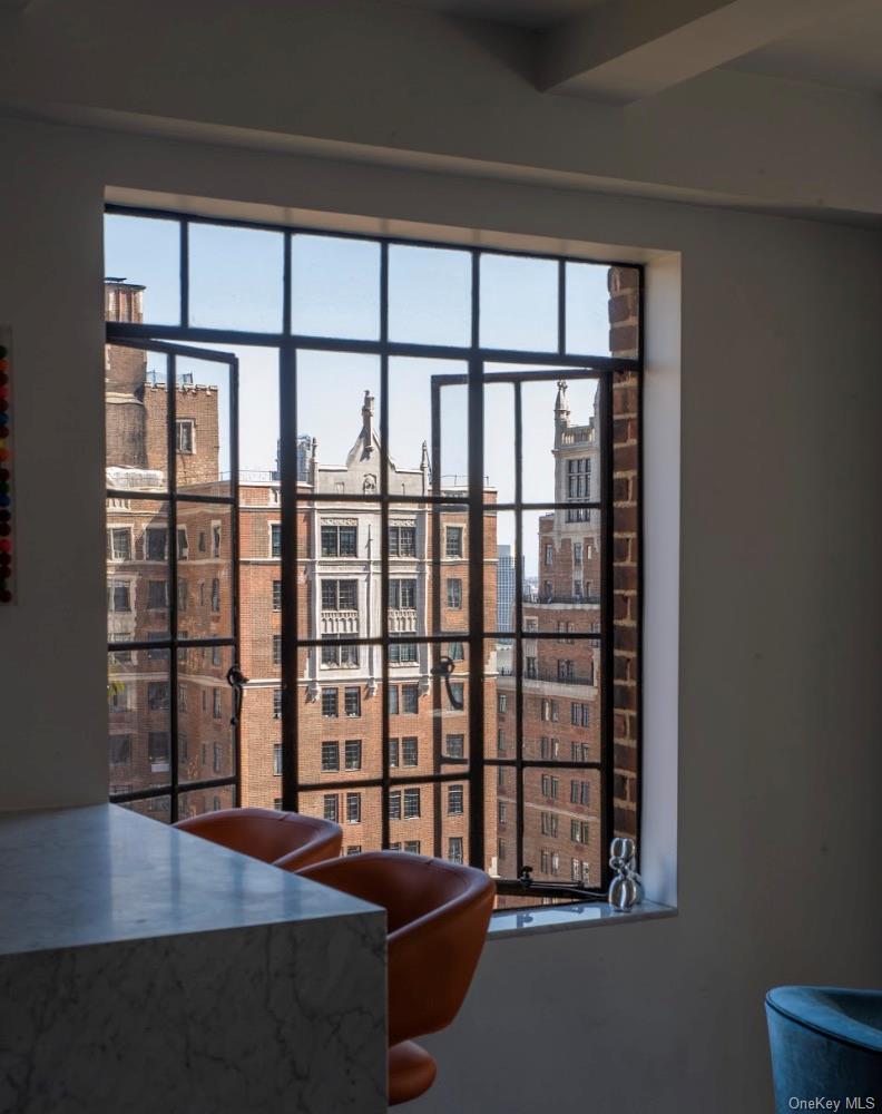 320 E 42nd Street # 2218, New York (Manhattan), NY 10017