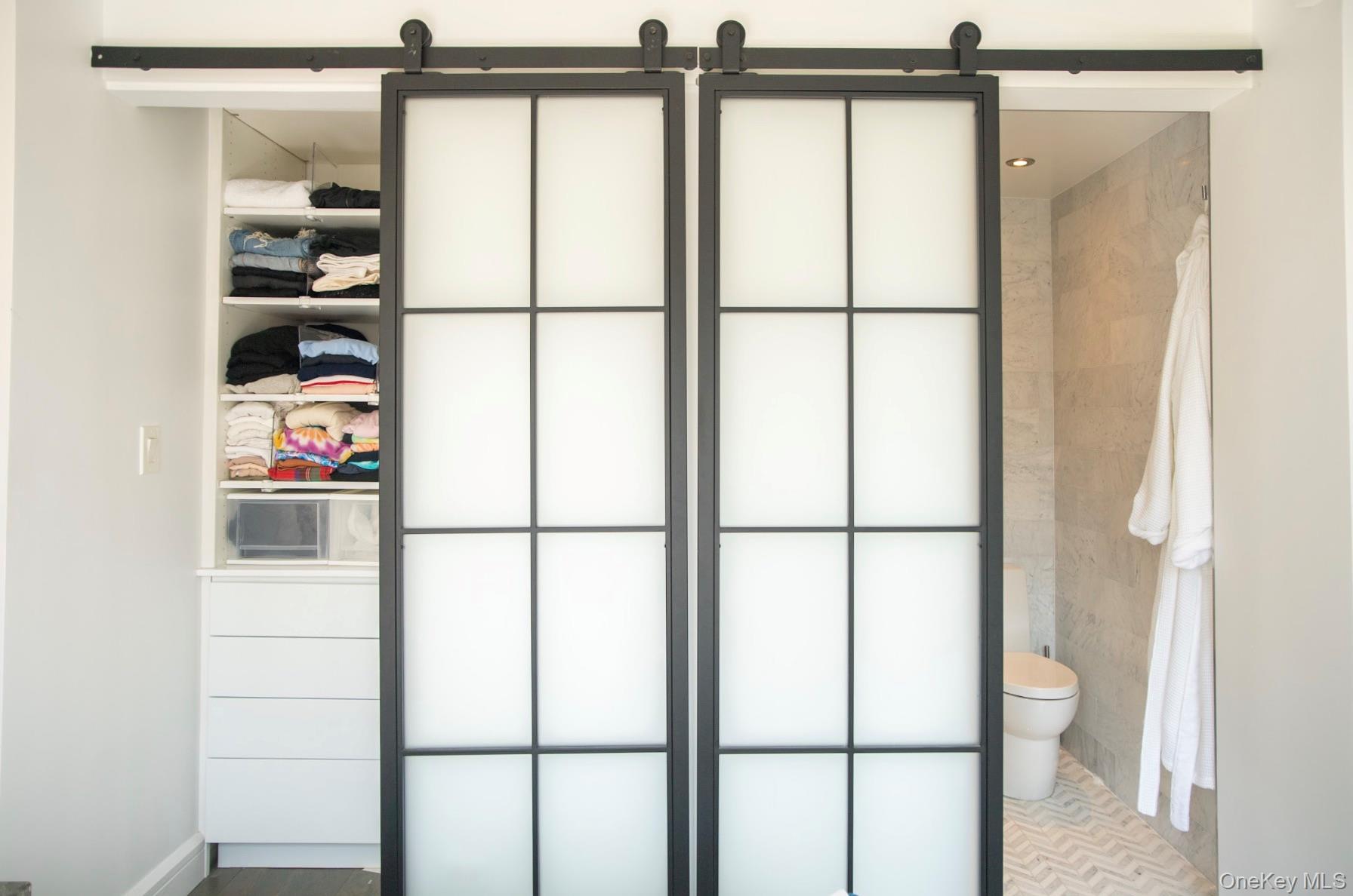 320 E 42nd Street # 2218, New York (Manhattan), NY 10017