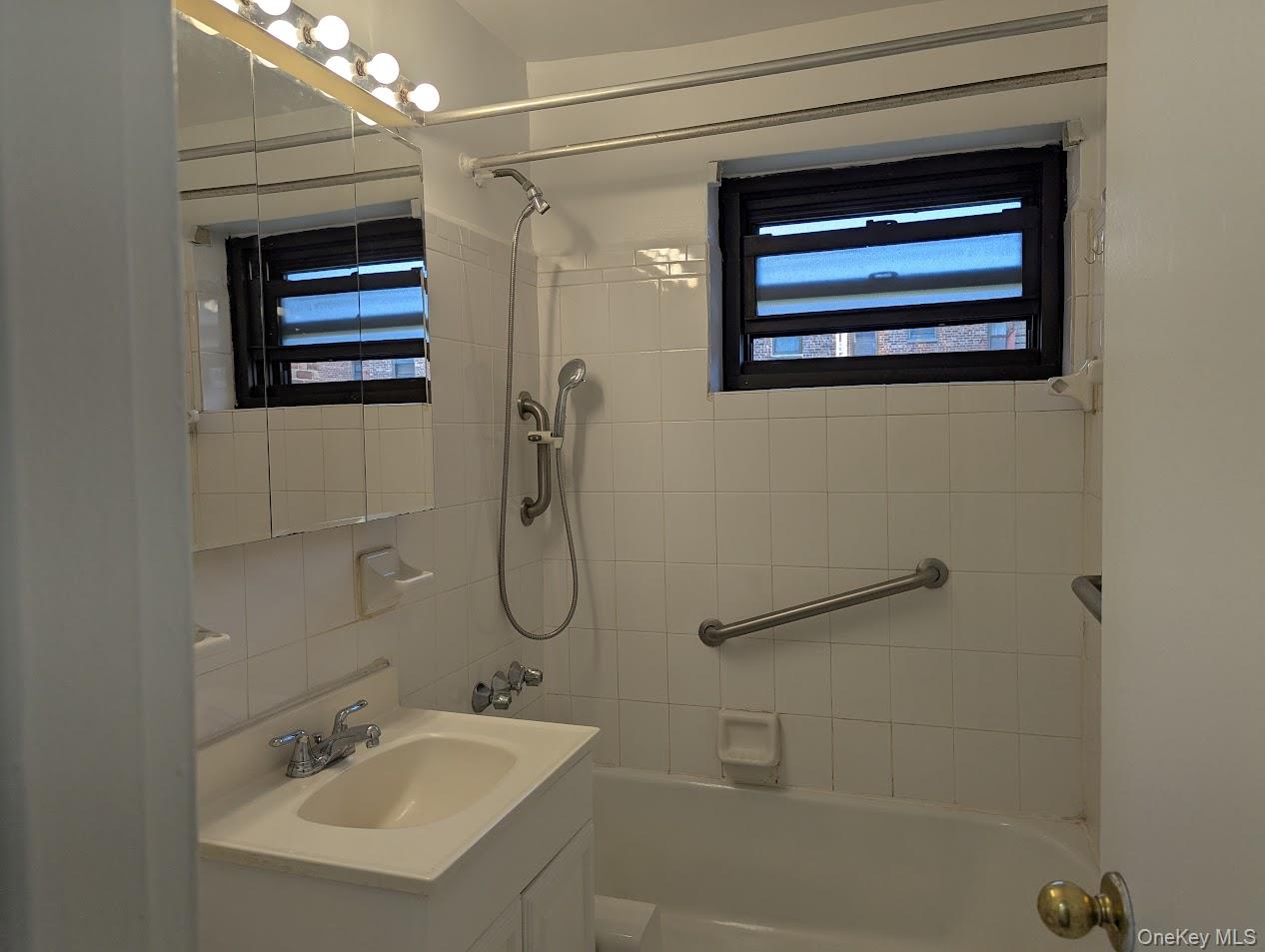 94-31 59 Ave # 4B, Elmhurst, NY 11373