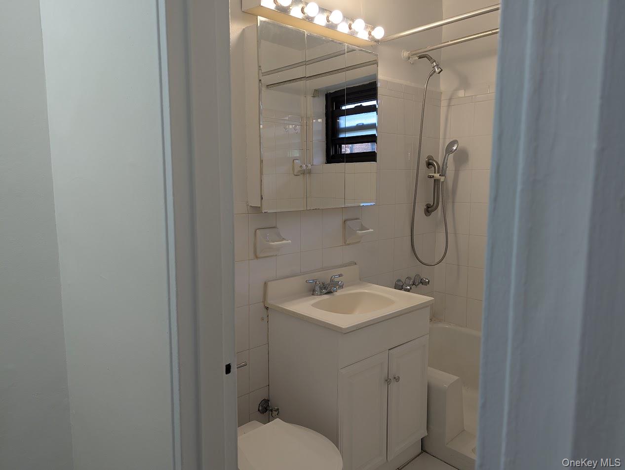 94-31 59 Ave # 4B, Elmhurst, NY 11373